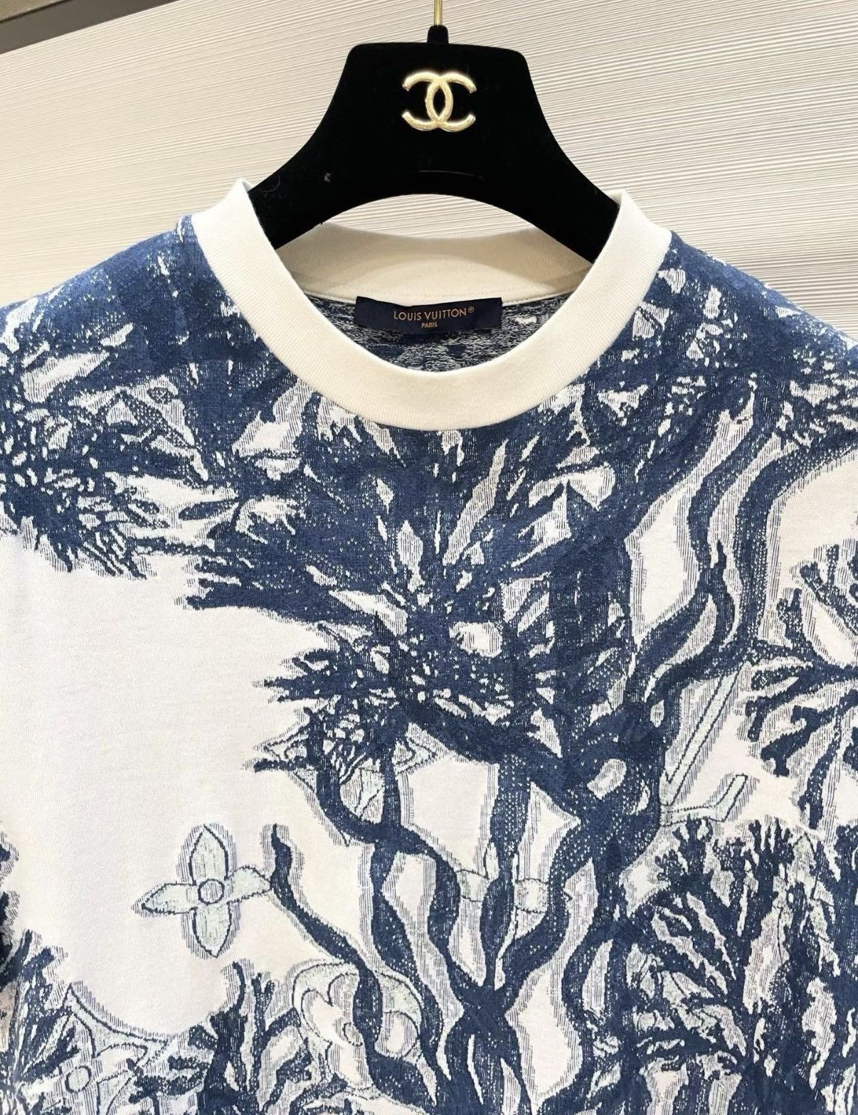 Louis Vuitton Louis Vuitton SS23 Blue Print Short Sleeve T-Shirt J33 Size S / US 4 / IT 40 - 4 Thumbnail