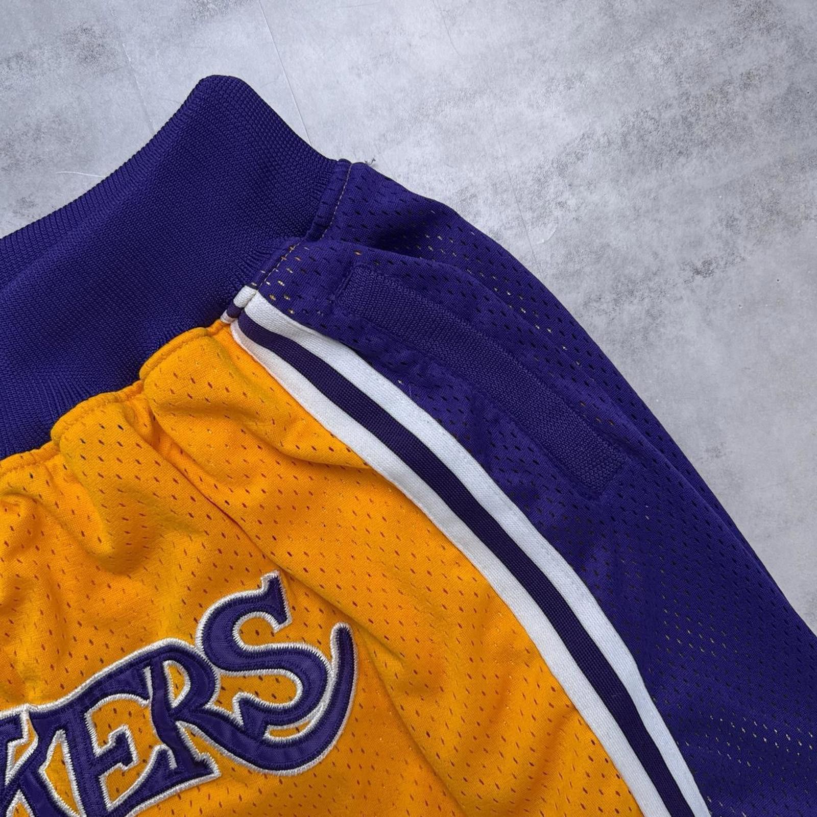 NBA Y2K Phoenix Suns Lakers Yellow Shorts Size US 36 / EU 52 - 6 Thumbnail