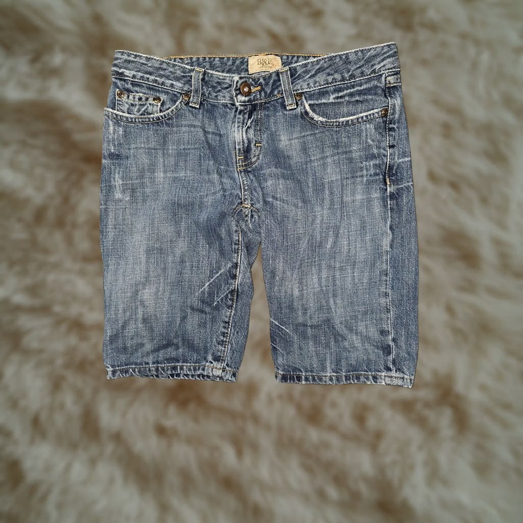 BKE BKE Denim Shorts Bermuda Blue 28 Womens Embroidered Pockets 5-Pocket Casual Summer Denim Shorts Womens 28 Blue Embroidered Pockets Size 28" / US 6 / IT 42 - 1 Thumbnail