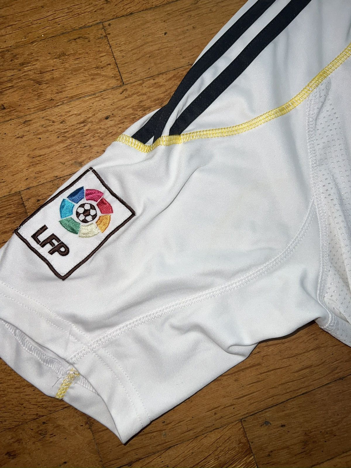 Adidas Real Madrid Home Shirt 2009/10 – Kaká #8 – Size M Size US M / EU 48-50 / 2 - 5 Thumbnail