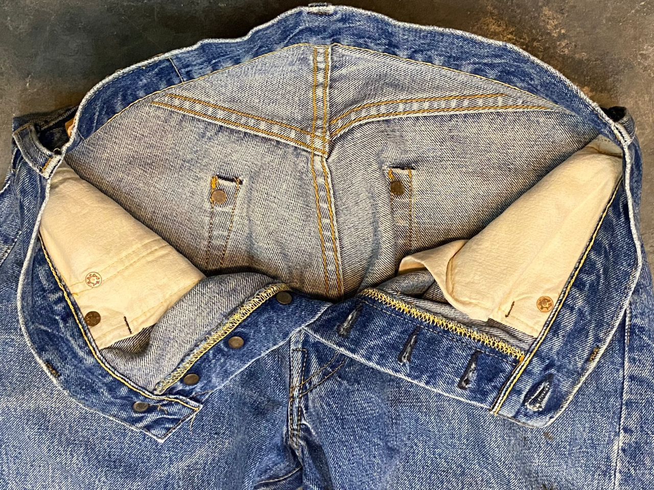 Levi's VINTAGE LEVIS 501 90S BUTTON 555 SELVEDGE PANTS Size US 29 - 9 Thumbnail