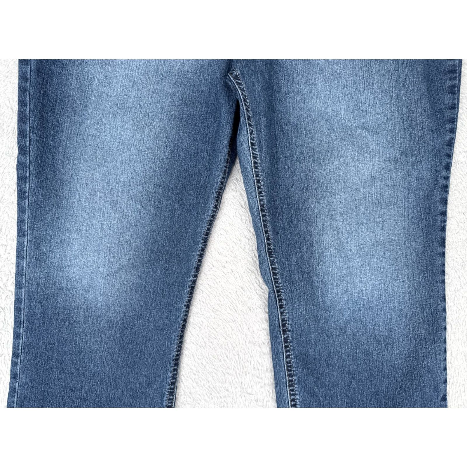 Lee Lee Jeans Womens Regular 16 Blue Denim Capri Mid Rise 34x20 5-Pocket Button Zip Cotton Blend Stretch Crop Jeans Women Size 38" / US 16 / IT 52 - 3 Thumbnail