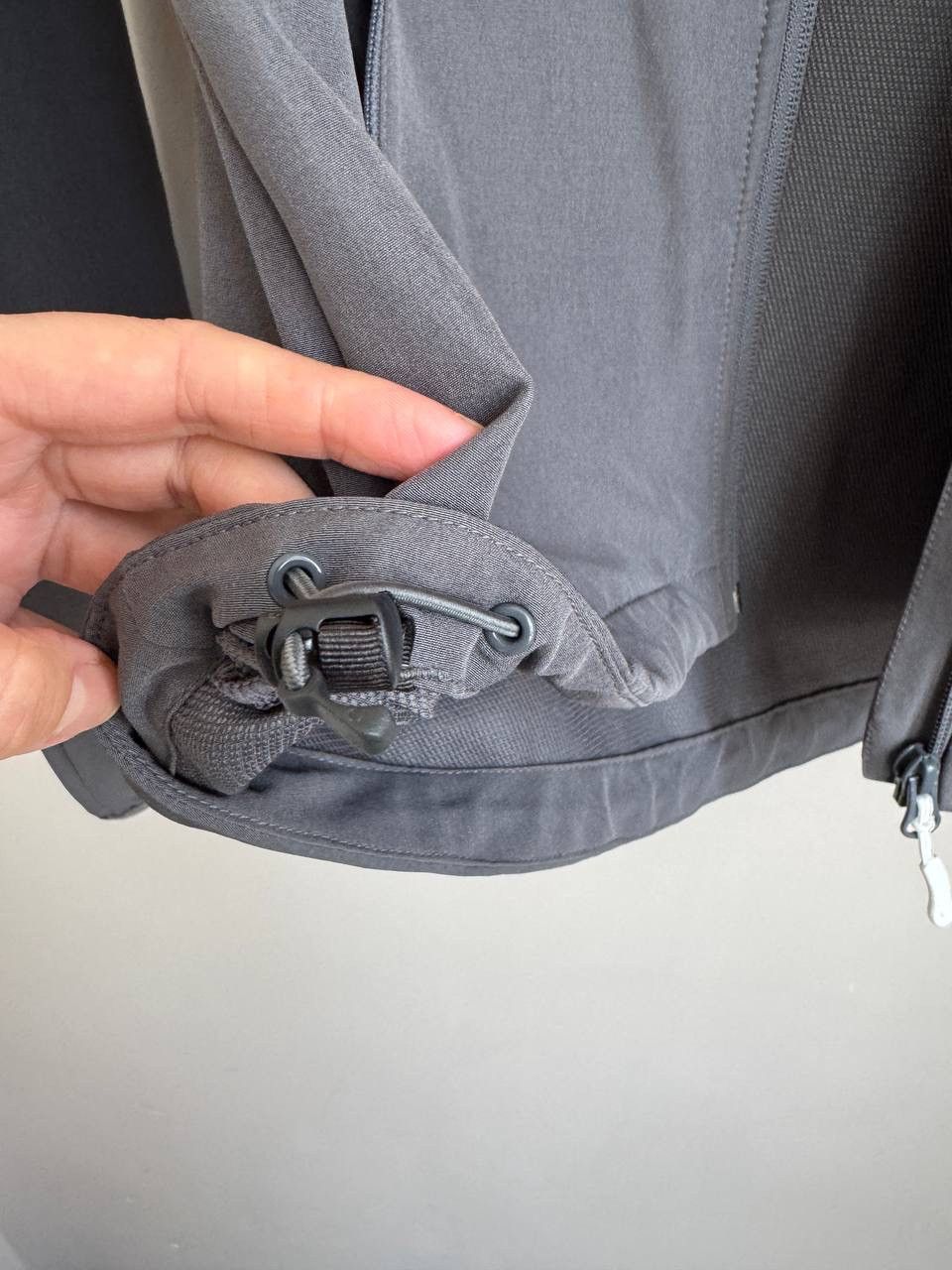 Helly Hansen Helly Hansen men's windbreaker gray size M Size US M / EU 48-50 / 2 - 8 Thumbnail