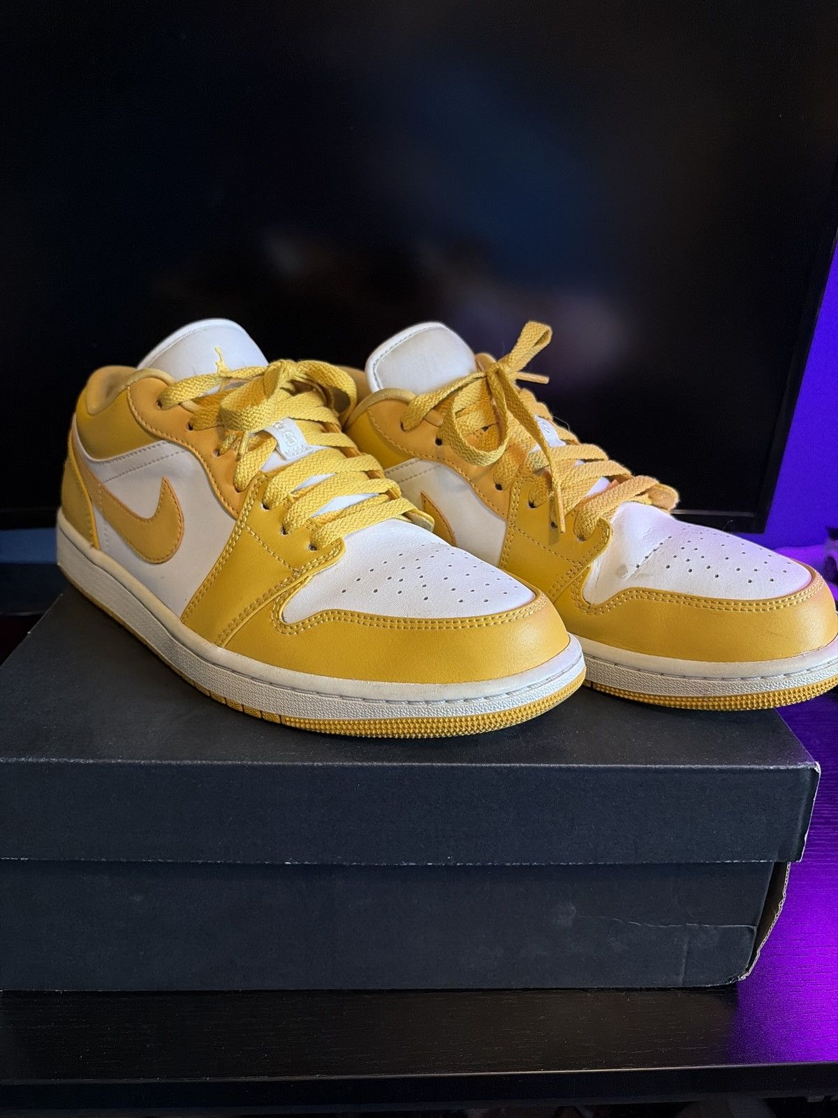 Jordan Brand Jordan 1 low pollens Size US 10.5 / EU 43-44 - 1 Thumbnail