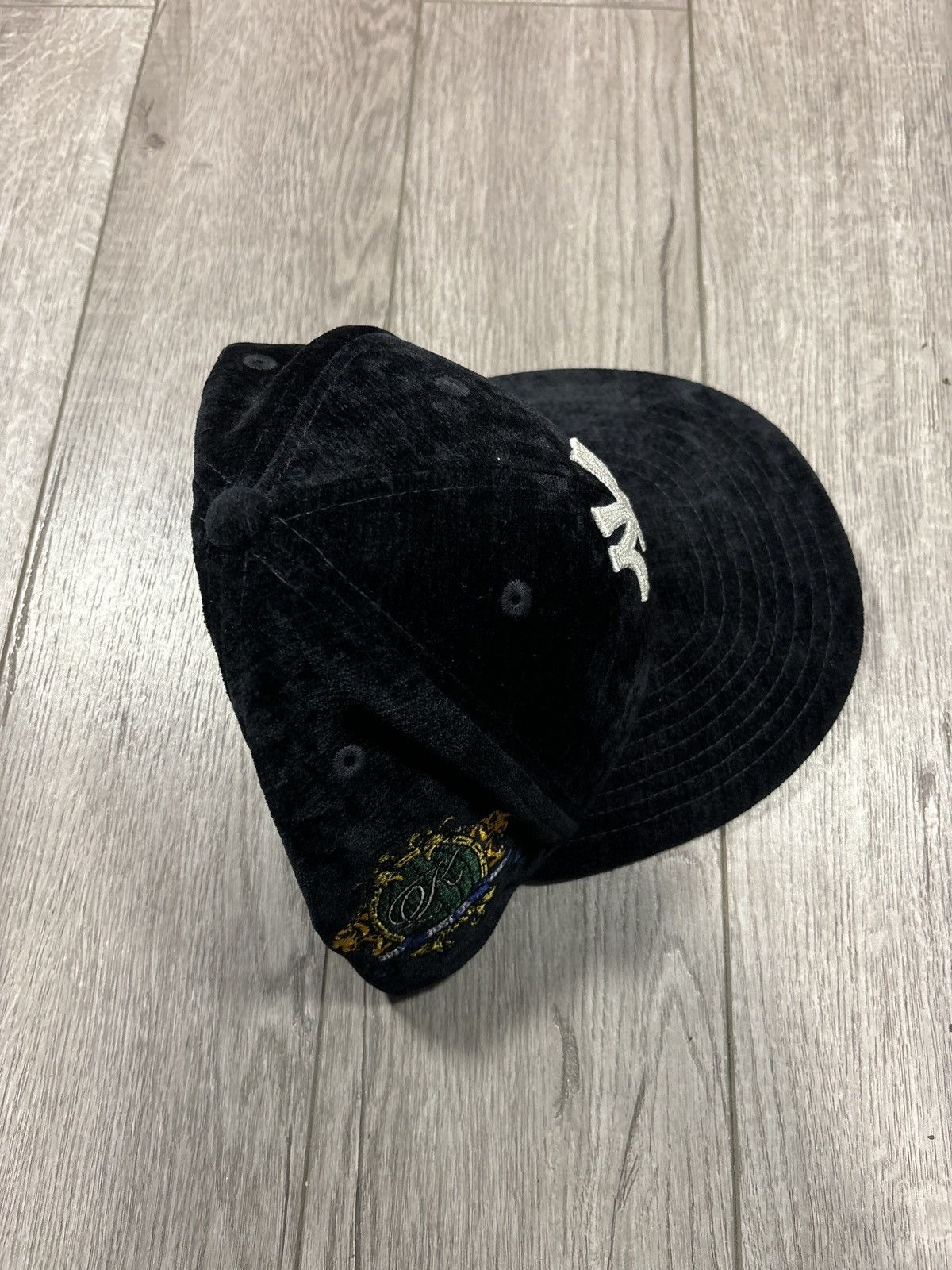 Kith × New York Yankees Kith Velvet Yankee Size ONE SIZE - 6 Thumbnail