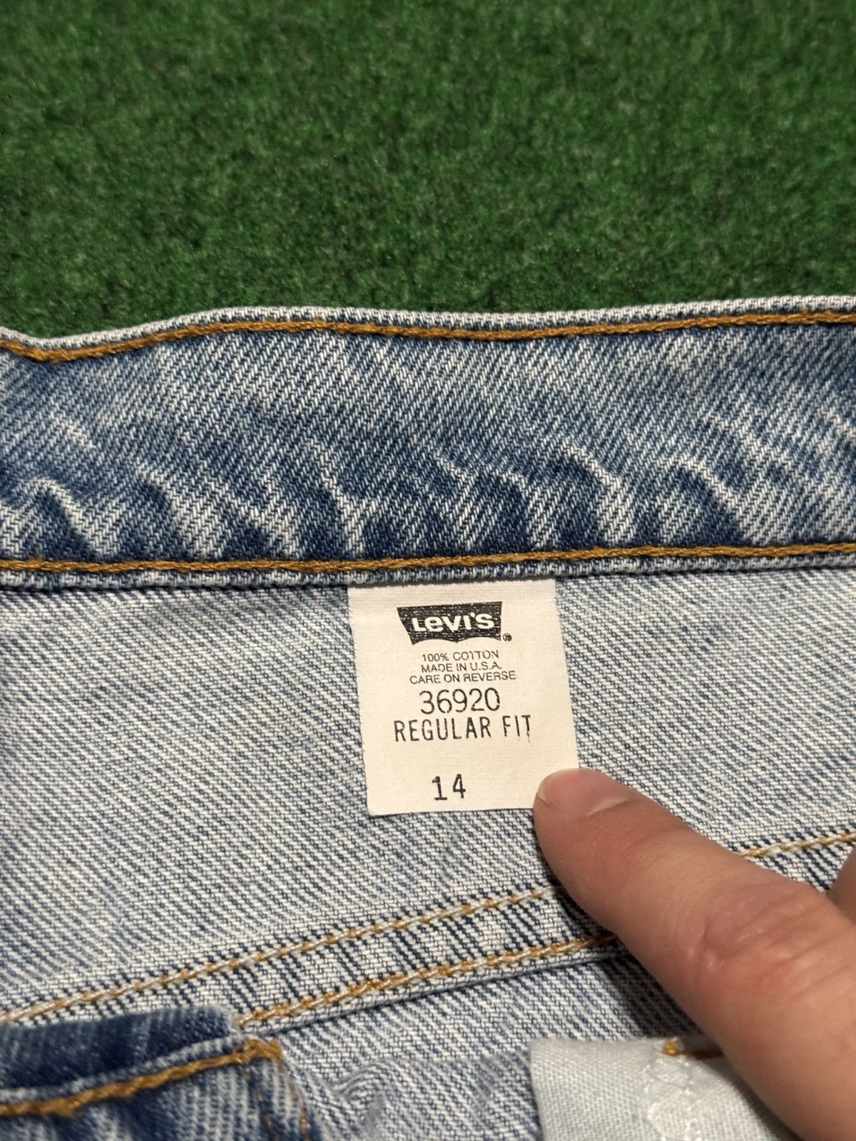 Levi's Vintage Clothing Vintage 90s Levi’s 36920 Relaxed 14 PERFECT Denim 8” Shorts Size 36" / US 14 / IT 50 - 4 Thumbnail