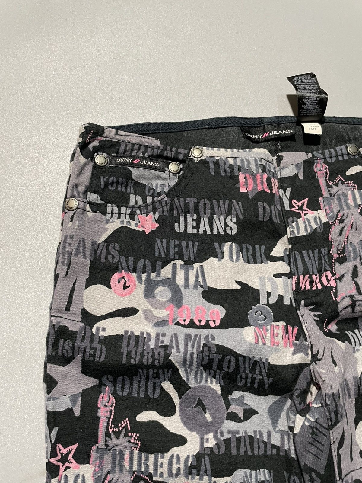 DKNY × Vintage Y2€ DKNY All Over Print Jeans Size 25" / US 0 / IT 36 - 8 Thumbnail