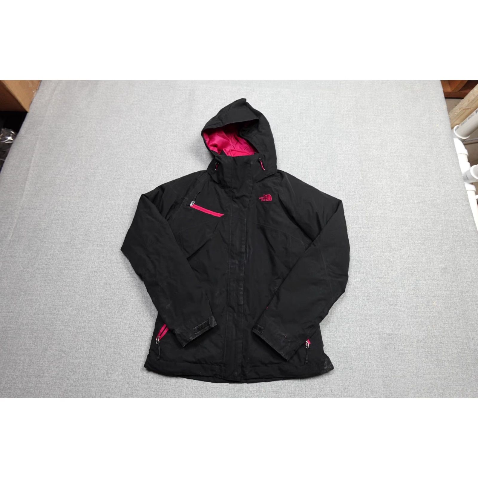 The North Face The North Face Jacket Womens Small Black Hyvent Hooded Windbreaker Raincoat Size S / US 4 / IT 40 - 2 Thumbnail