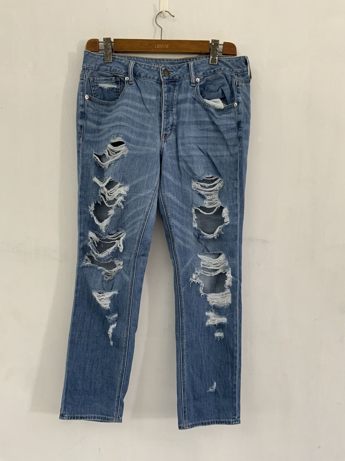 American Eagle Regular Standard Distressed Archive Jean