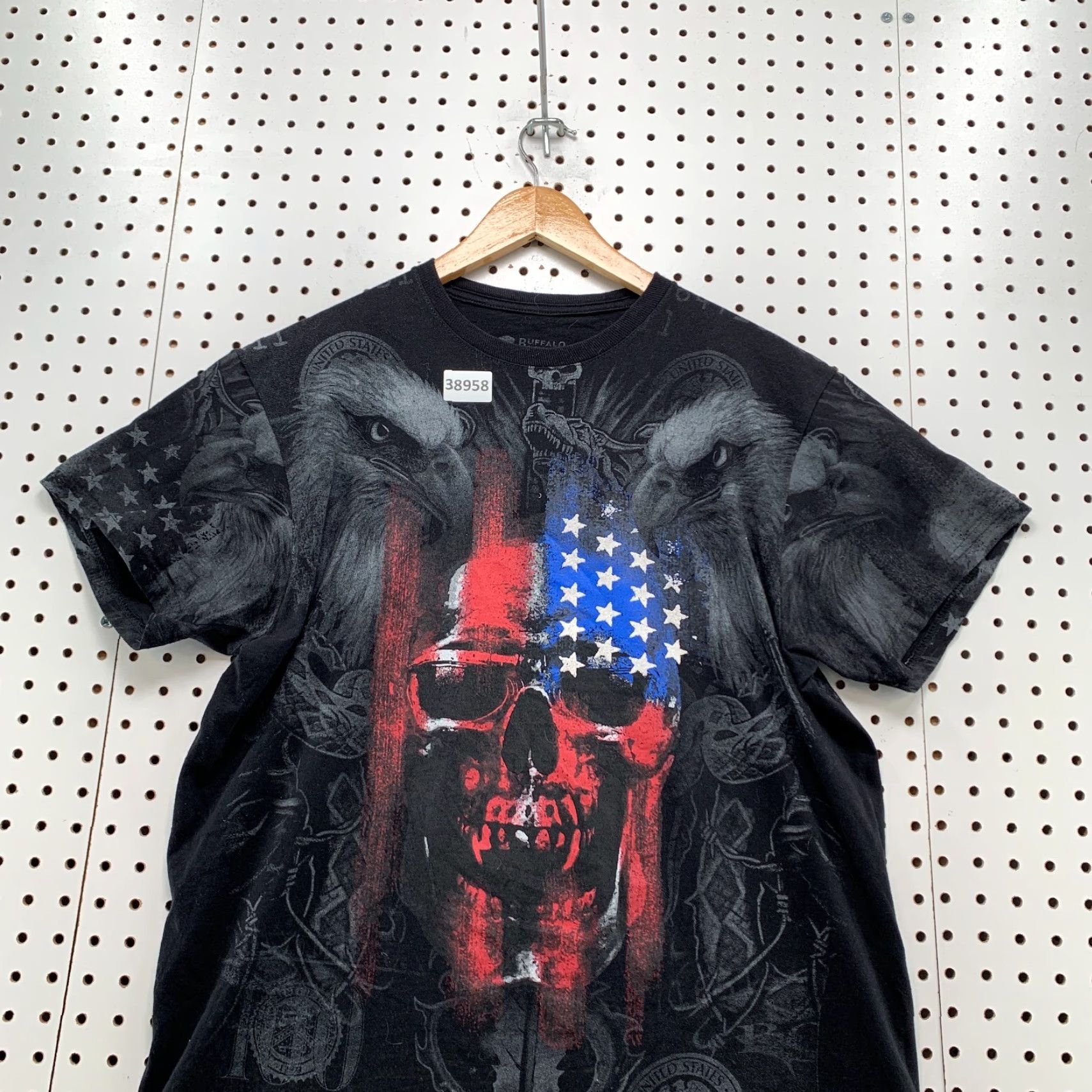 Vintage VINTAGE Y2K Buffalo Outdoors Graphic Print T-Shirt Men's L Black Skull USA Theme Size US L / EU 52-54 / 3 - 6 Thumbnail