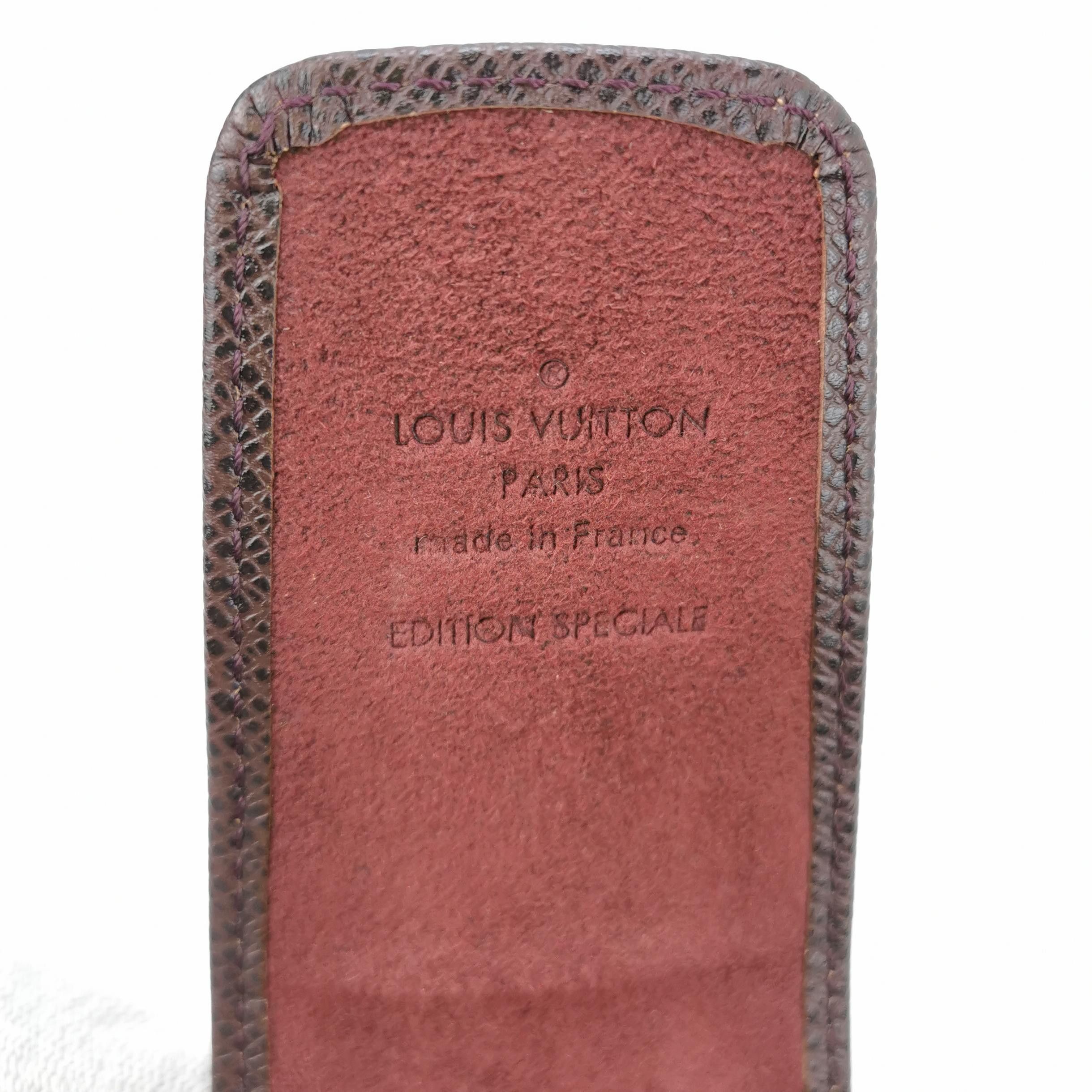 Louis Vuitton Louis Vuitton (LV) cowhide solid color letter logo embossed Size ONE SIZE - 2 Thumbnail