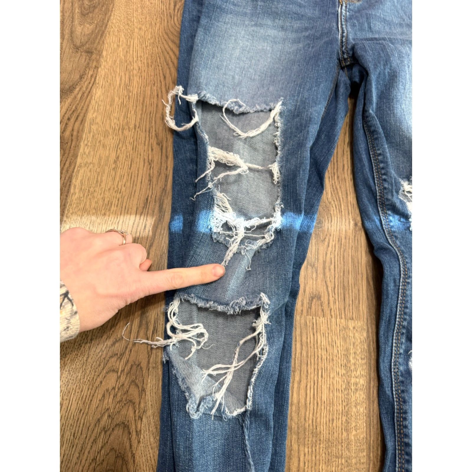 Fashion Nova Fashion Nova Jeans Womens Junior Size 7 Blue Denim Cur-Out Distressed Cuffed Hem Skinny & Slim 5-Pocket Design Regular Womens Size 28" / US 6 / IT 42 - 4 Thumbnail