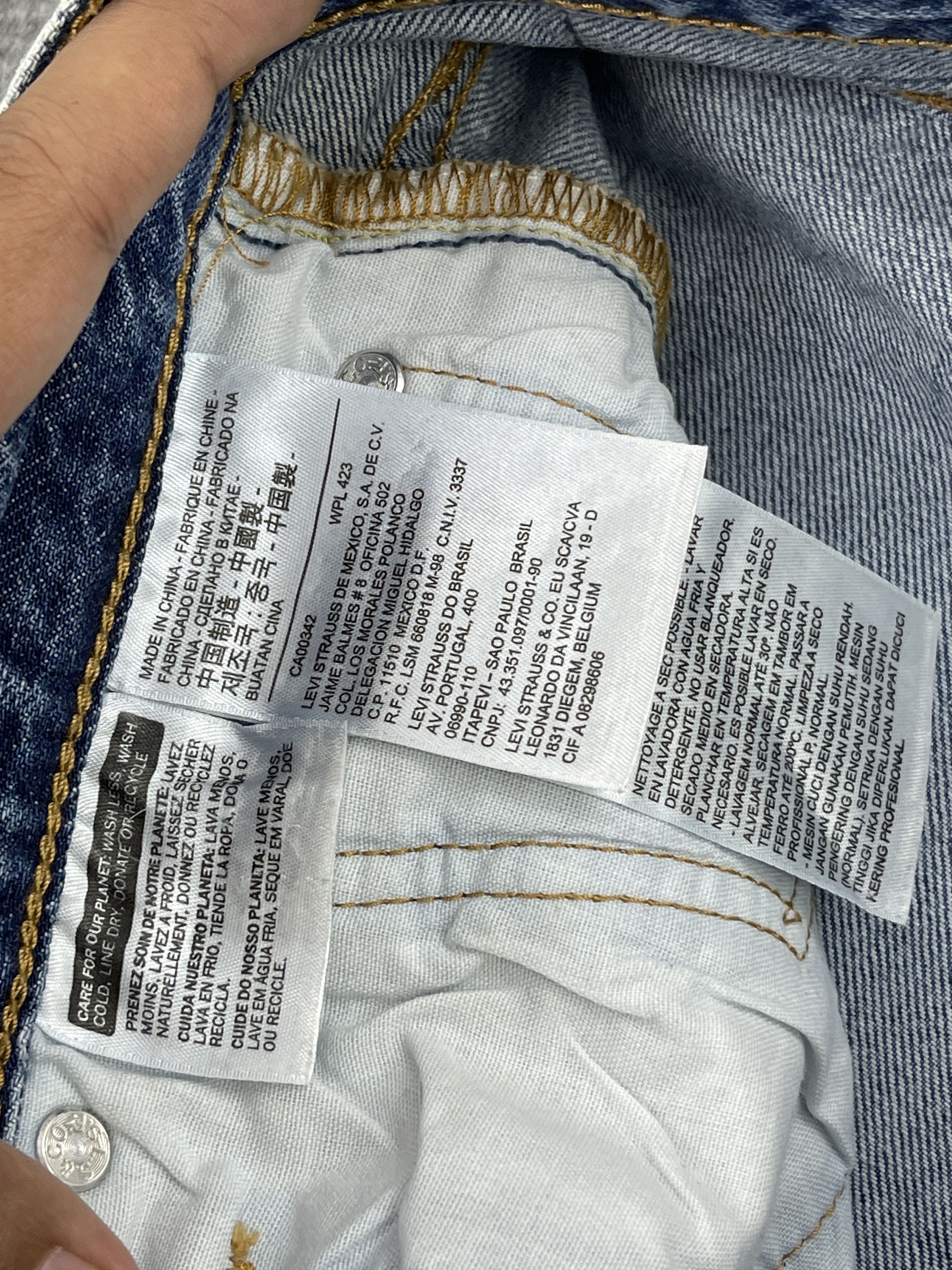 Levi's Vintage Levis 501 Distressed Light Wash Jeans DP2575 Size US 28 / EU 44 - 8 Thumbnail