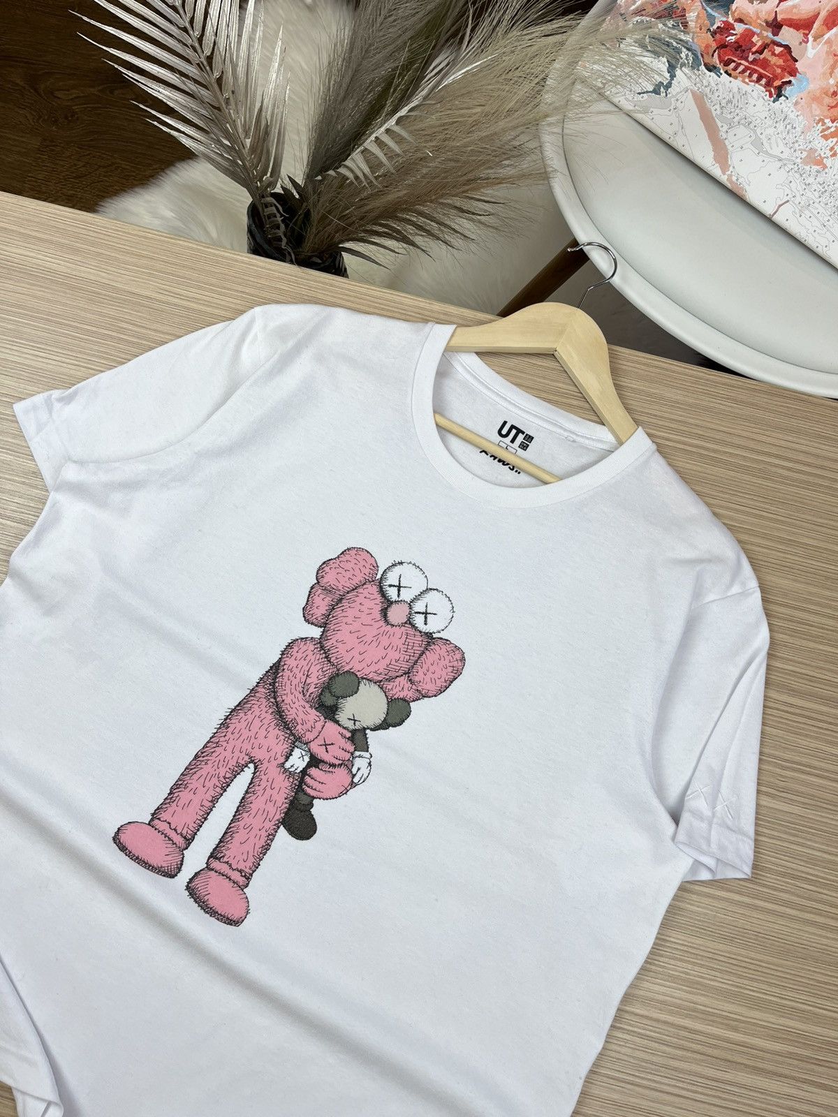 Kaws × Uniqlo Uniqlo X Kaws UT Shirt Size US L / EU 52-54 / 3 - 2 Thumbnail