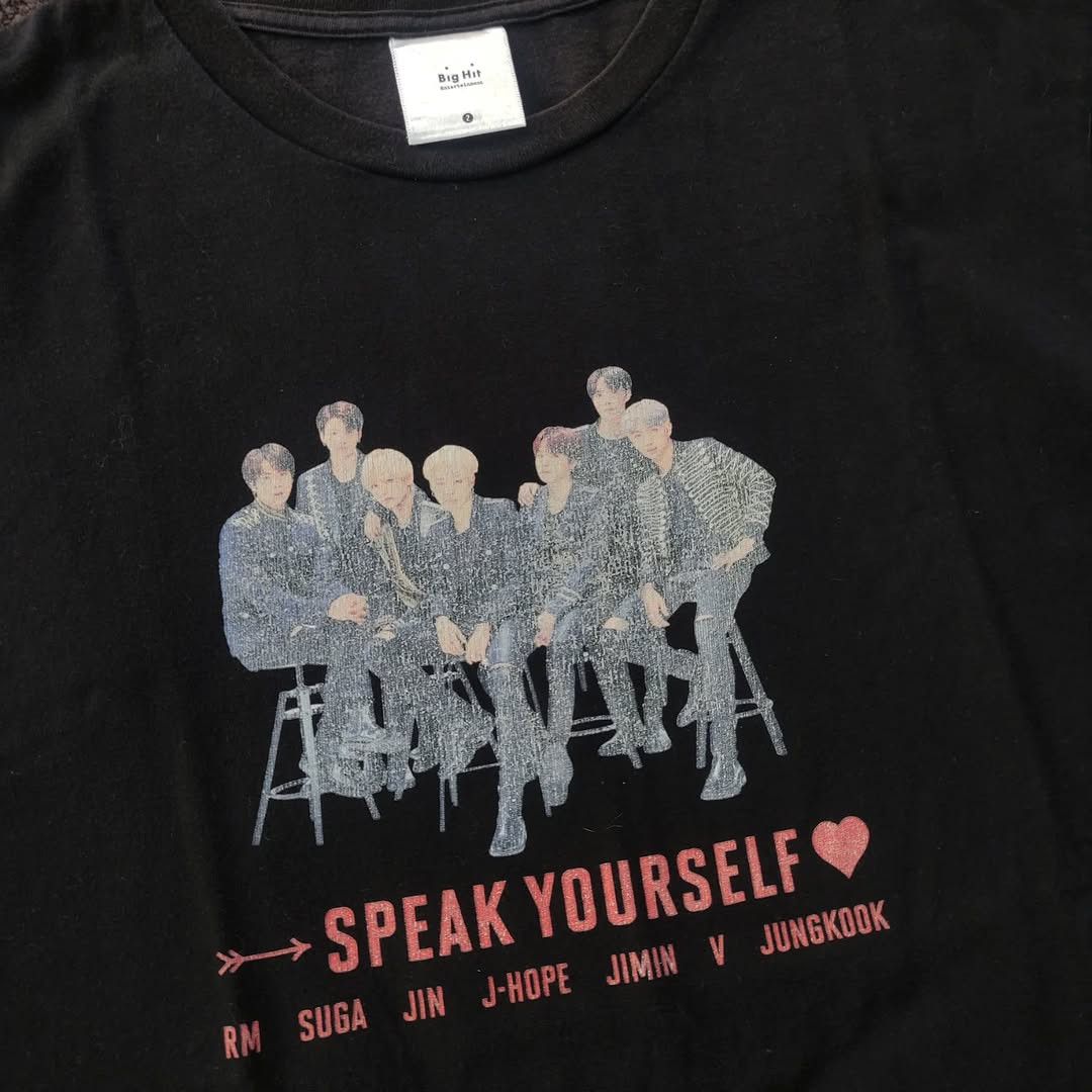 Band Tees BTS World Tour 2018 Kpop Tee Size US L / EU 52-54 / 3 - 2 Thumbnail