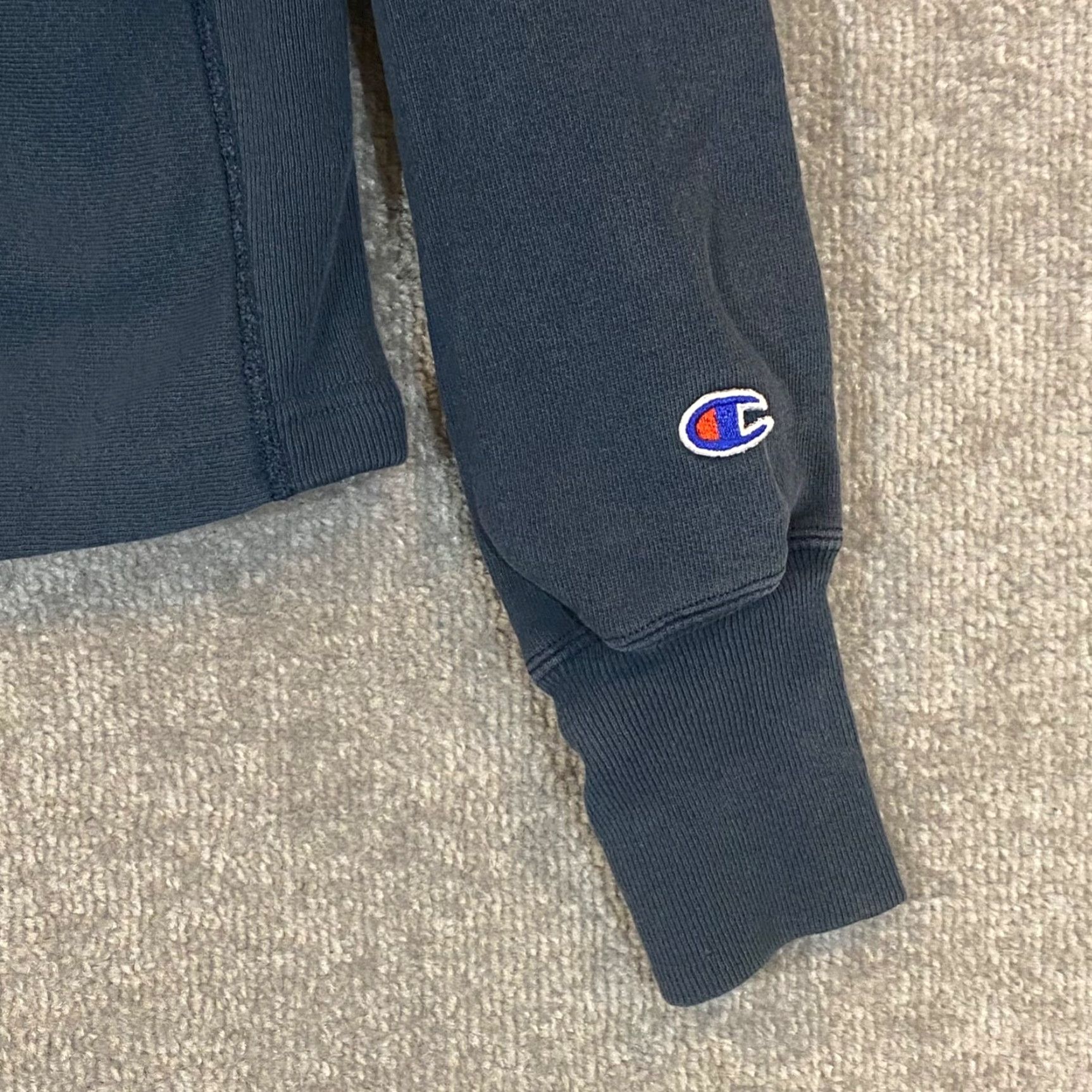 Champion VINTAGE Champion Sweatshirt Mens M/L Blue Script Crewneck Pullover 90s Spellout Short Description? Size US M / EU 48-50 / 2 - 3 Thumbnail