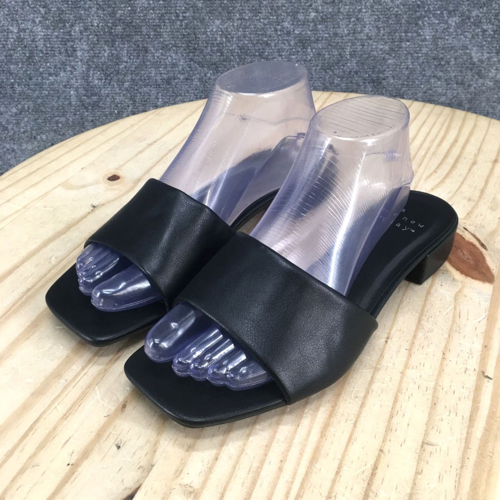 Vintage A New Day Sandals Womens 7.5 W Slides Black Faux Leather Open Toe Low Heels Size US 8 / IT 38 - 3 Thumbnail