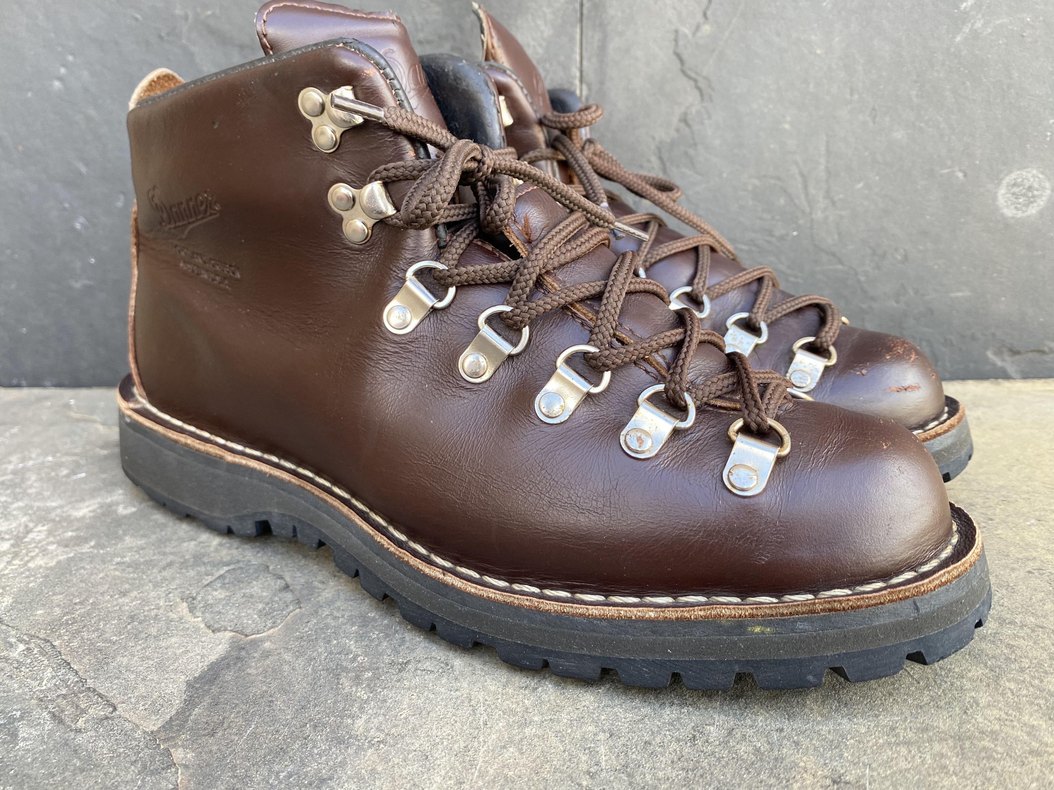 danner mountain light black