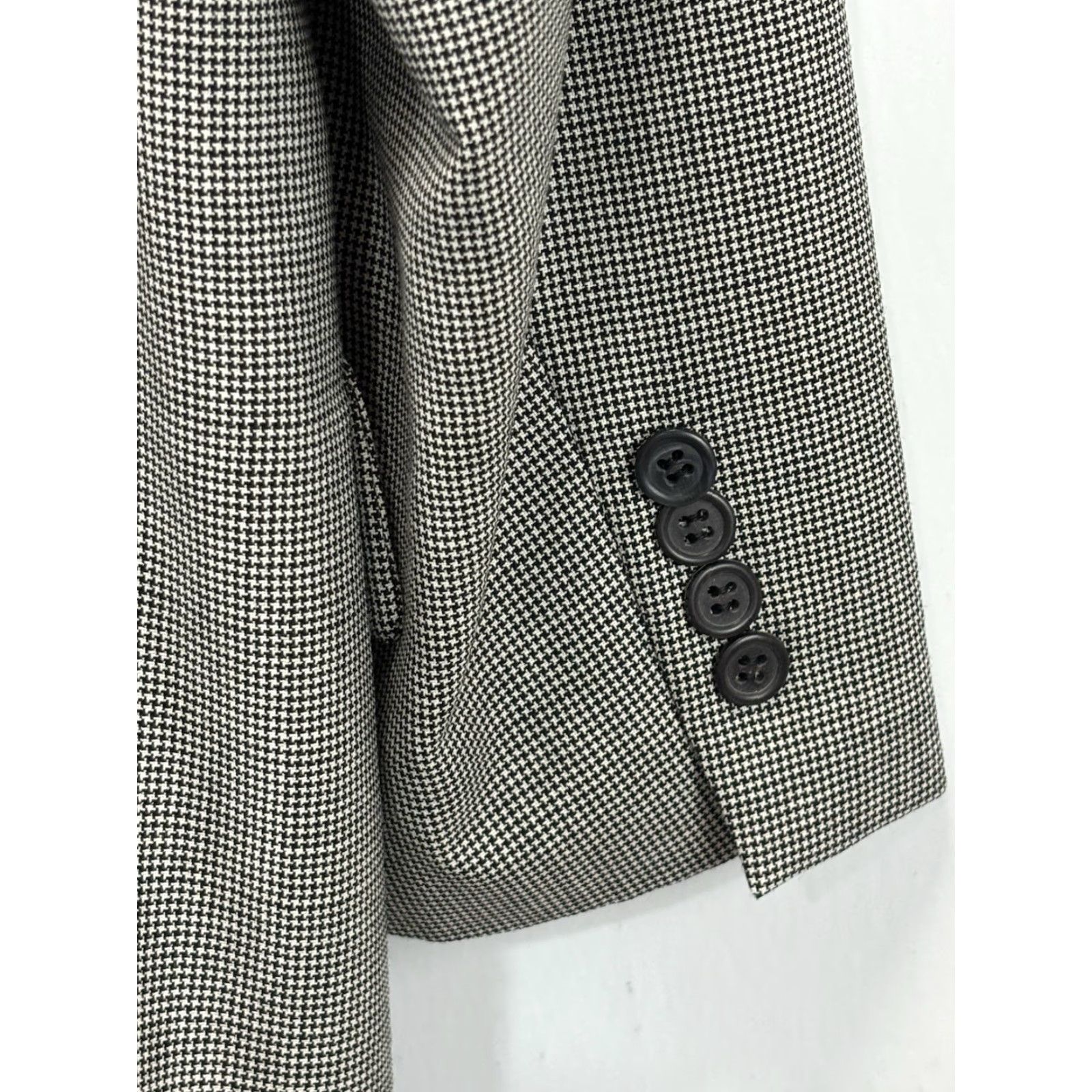 Jos. A. Bank VINTAGE Jos A Bank 2 Pc Suit Men’s 46R Jacket 40x27 Pants Black White Mini Houndstooth Mens Suit Jacket Set Regular Wool 2 Piece Size 46R - 5 Thumbnail