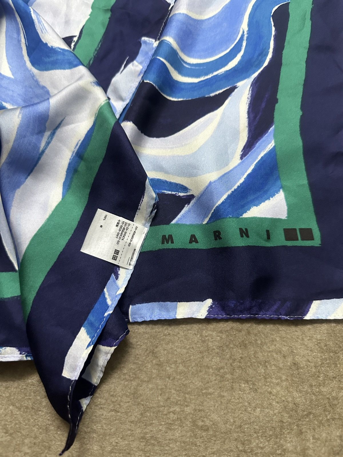 Marni AW22 Marni x Uniqlo Abstract Silk Scarf (Winter Collection) Size ONE SIZE - 4 Thumbnail