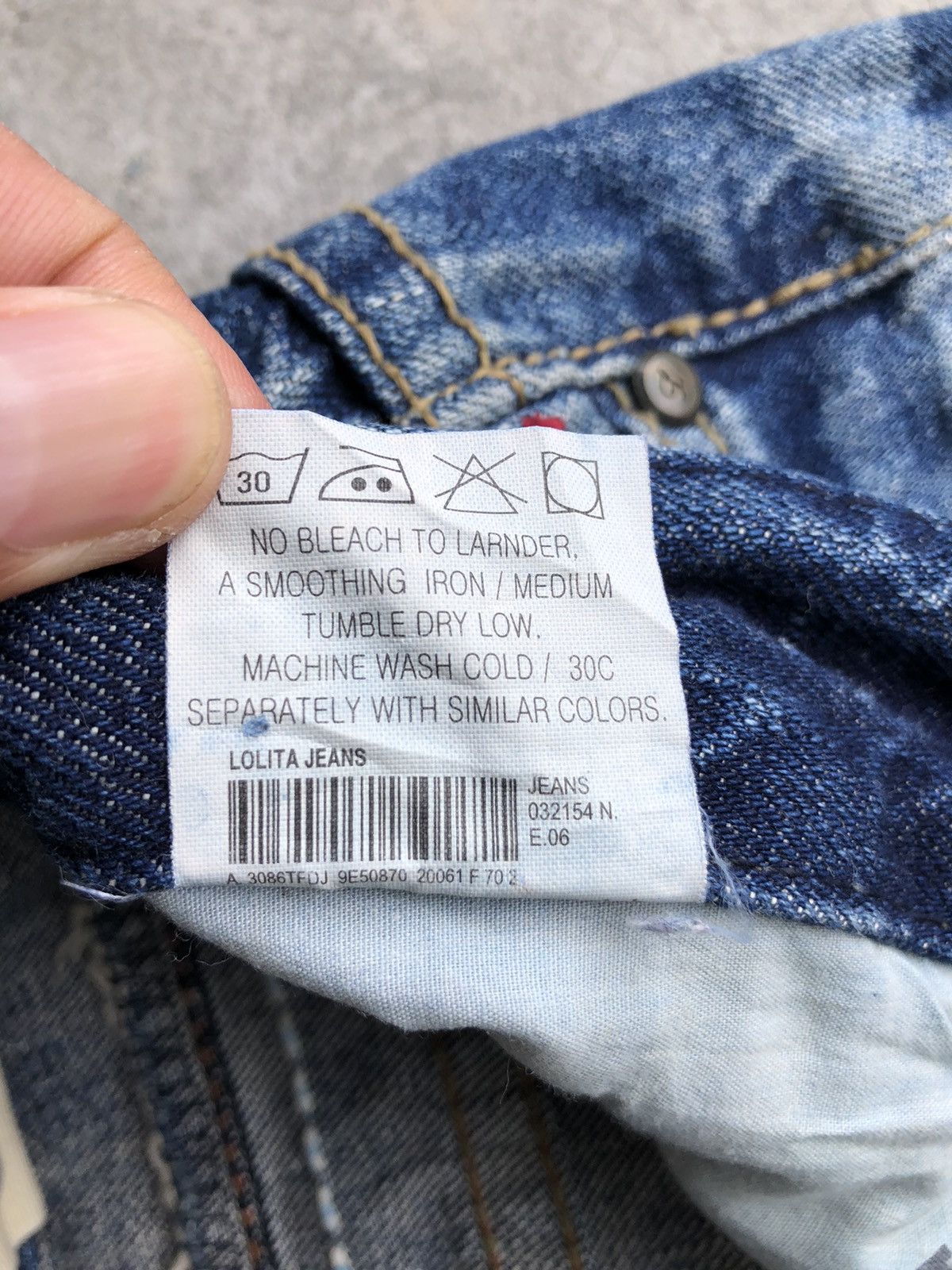Japanese Brand Yoshitomo Nara Lolita Distressed Jeans Size US 31 - 22 Thumbnail