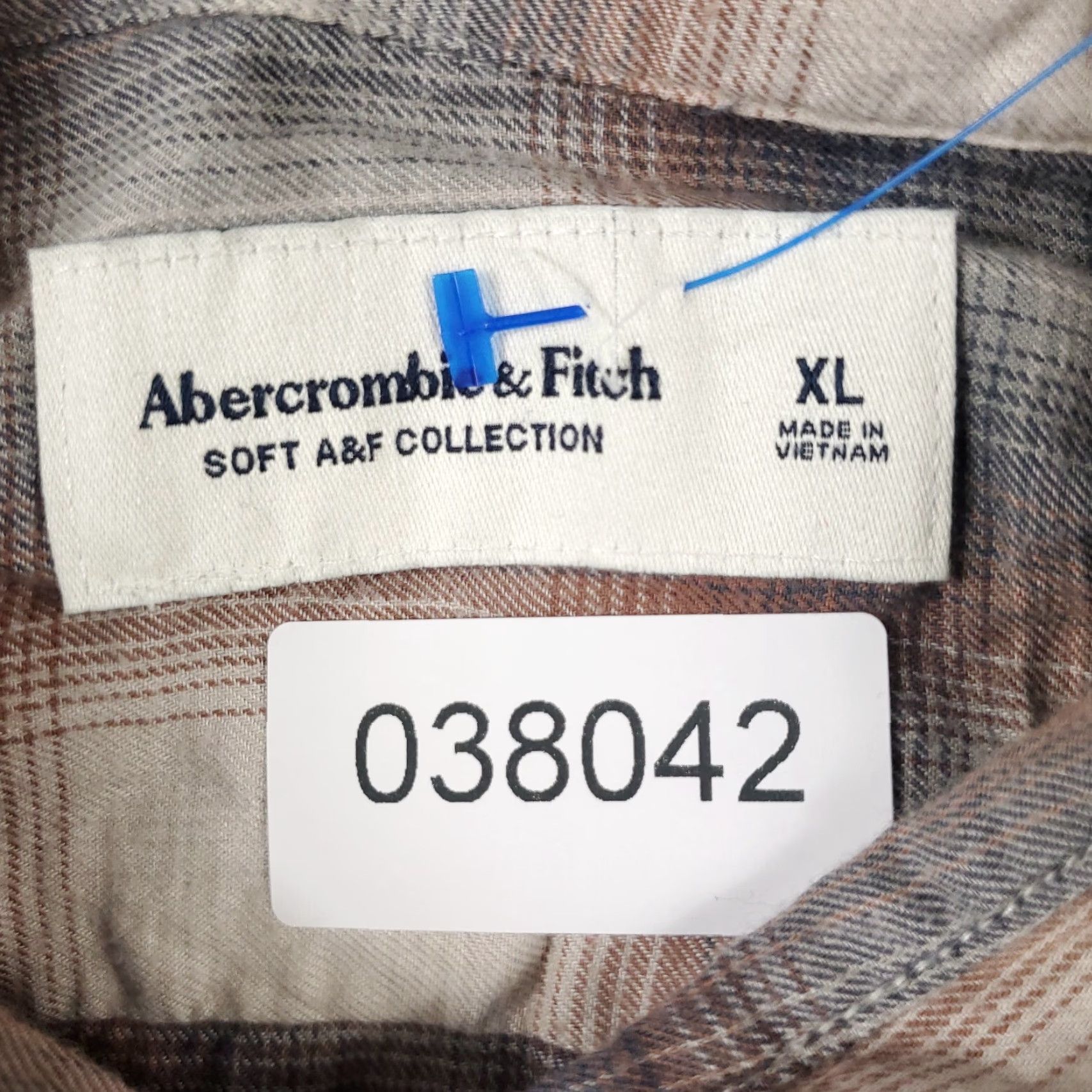 Abercrombie & Fitch Abercrombie & Fitch Shirt Mens XL Gray Plaid Button-Up Long Sleeve Casual Classic Outdoors, Cotton Blend, Regular Fit Size US XL / EU 56 / 4 - 6 Thumbnail