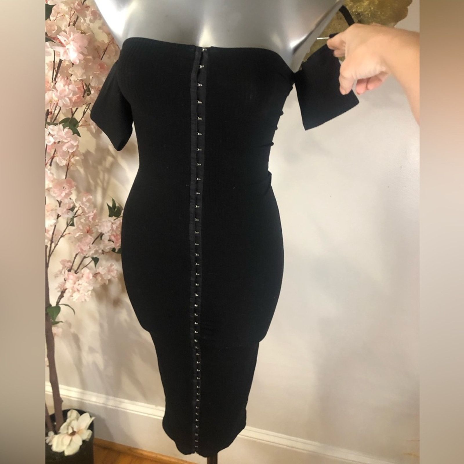 Reformation Reformation Dress Body con front clasp row design Size M / US 6-8 / IT 42-44 - 12 Thumbnail