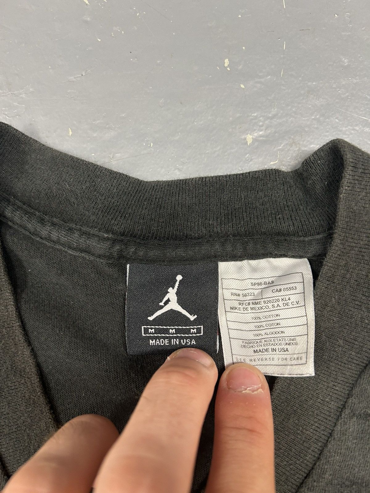 Jordan Brand × Nike × Vintage Crazy Vintage 90s Essential Nike Jordan Black Tee Shirt 23 Size US M / EU 48-50 / 2 - 3 Thumbnail