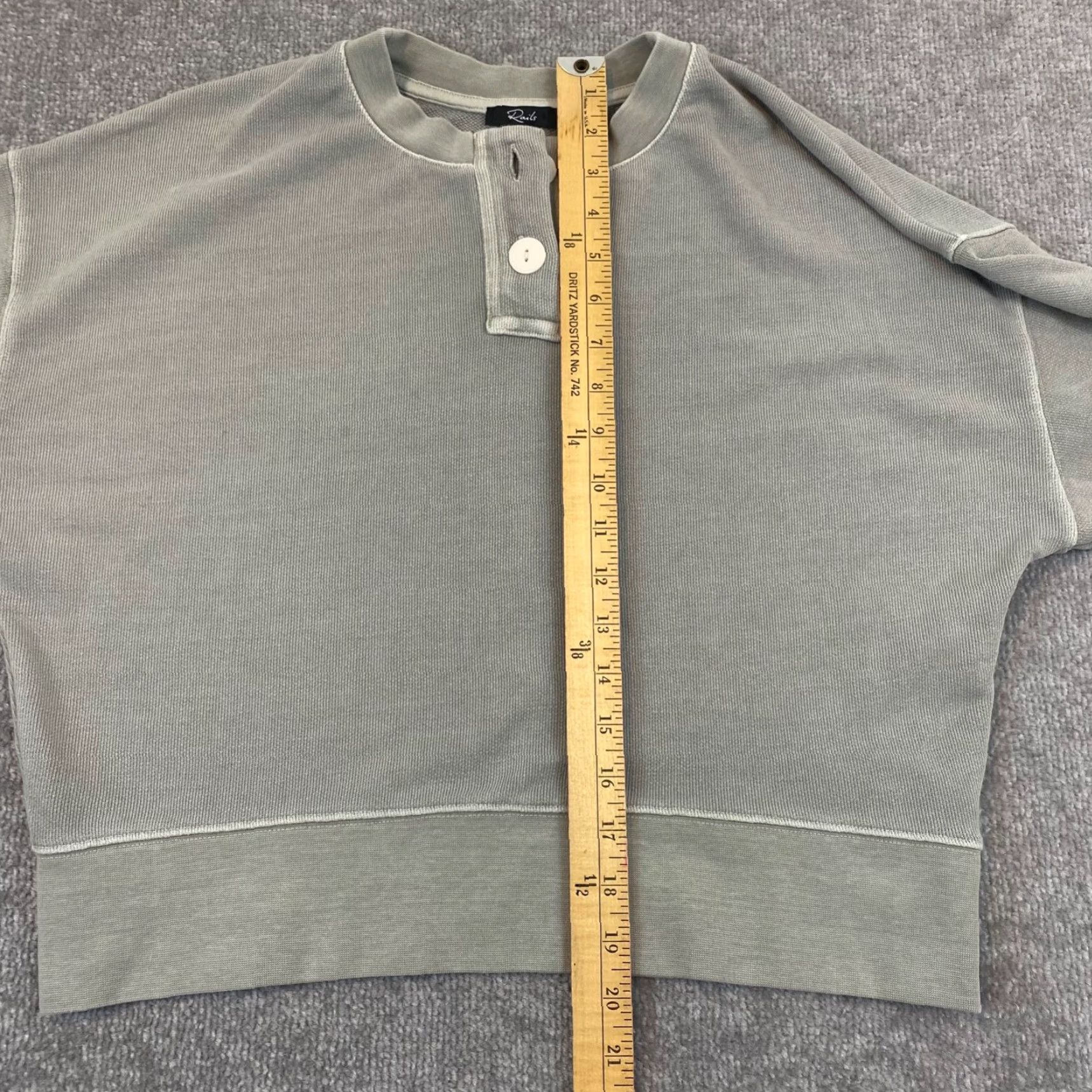 Rails VINTAGE Rails Erin Pullover Womens Small Sage Green Short Crop Top Sweater Button L/S Size S / US 4 / IT 40 - 4 Thumbnail