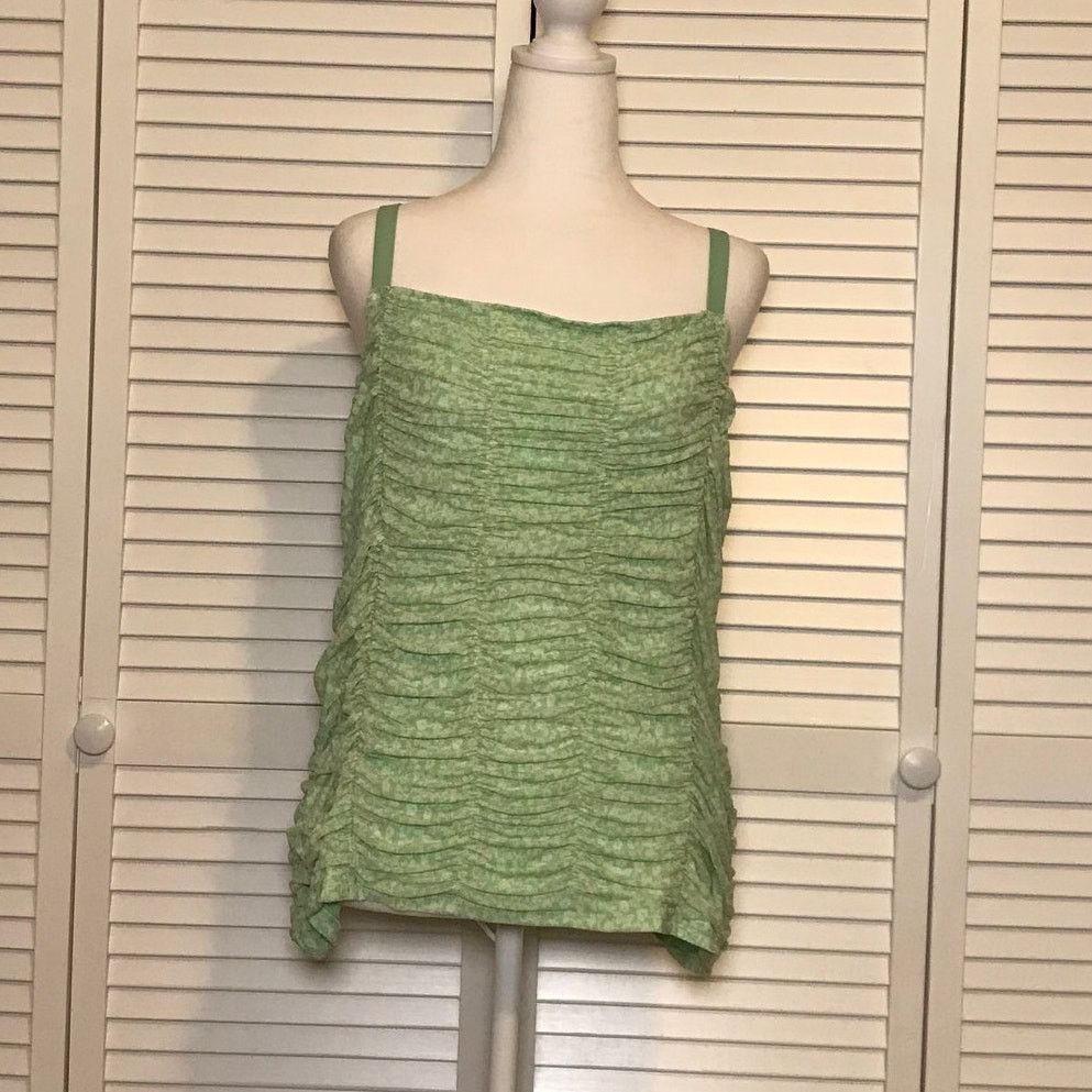 Other NWT Torrid Green Floral Mesh Square Neck Tank Top 1X Size XL / US 12-14 / IT 48-50 - 1 Thumbnail