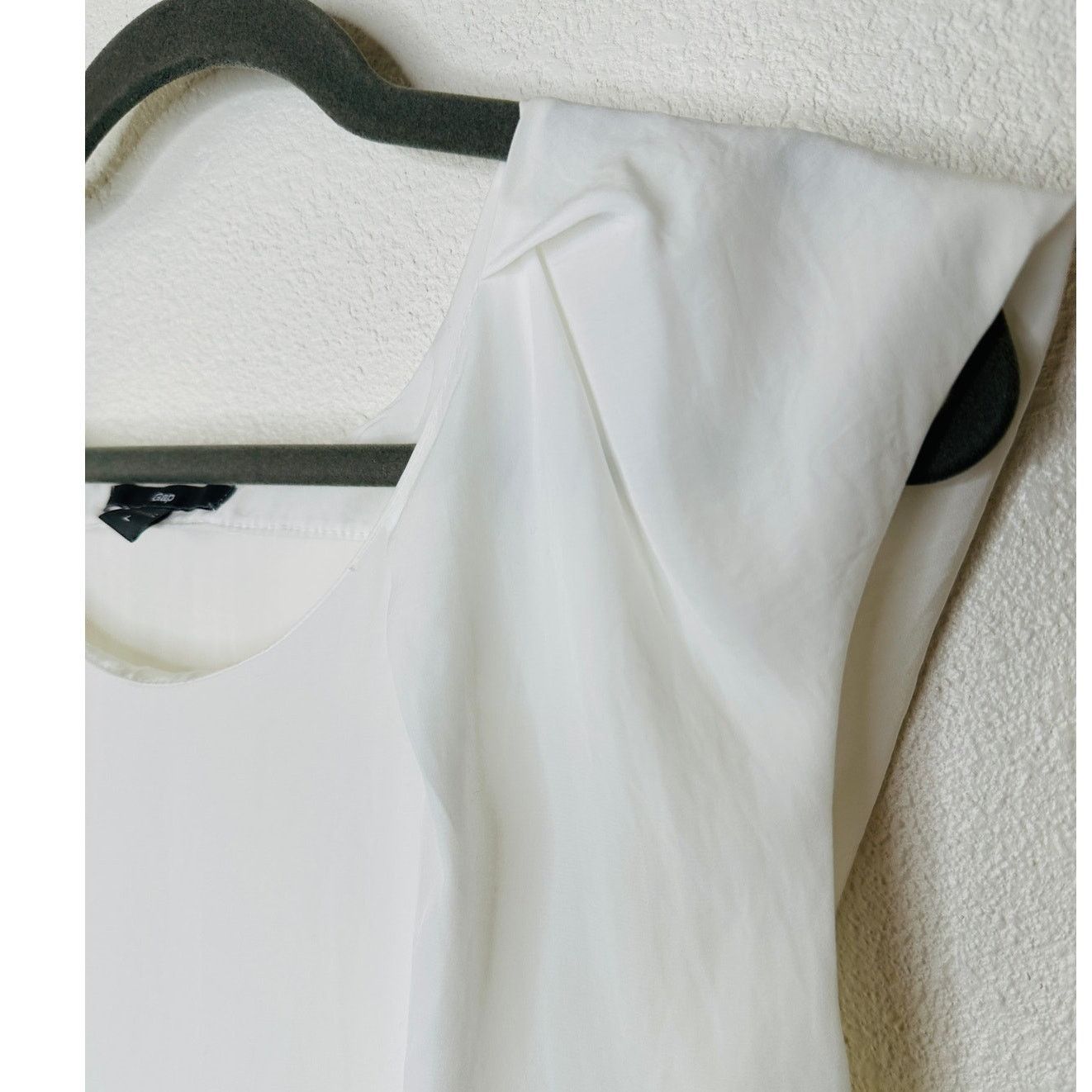 Gap Gap Off White Pleated Shoulder Cap Sleeve Round Neck Blouse Size L / US 10 / IT 46 - 3 Thumbnail