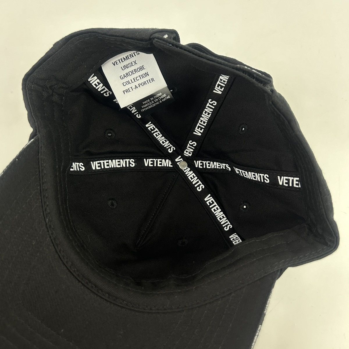 Vetements Vetements VIP Crystal Cap Size ONE SIZE - 9 Thumbnail