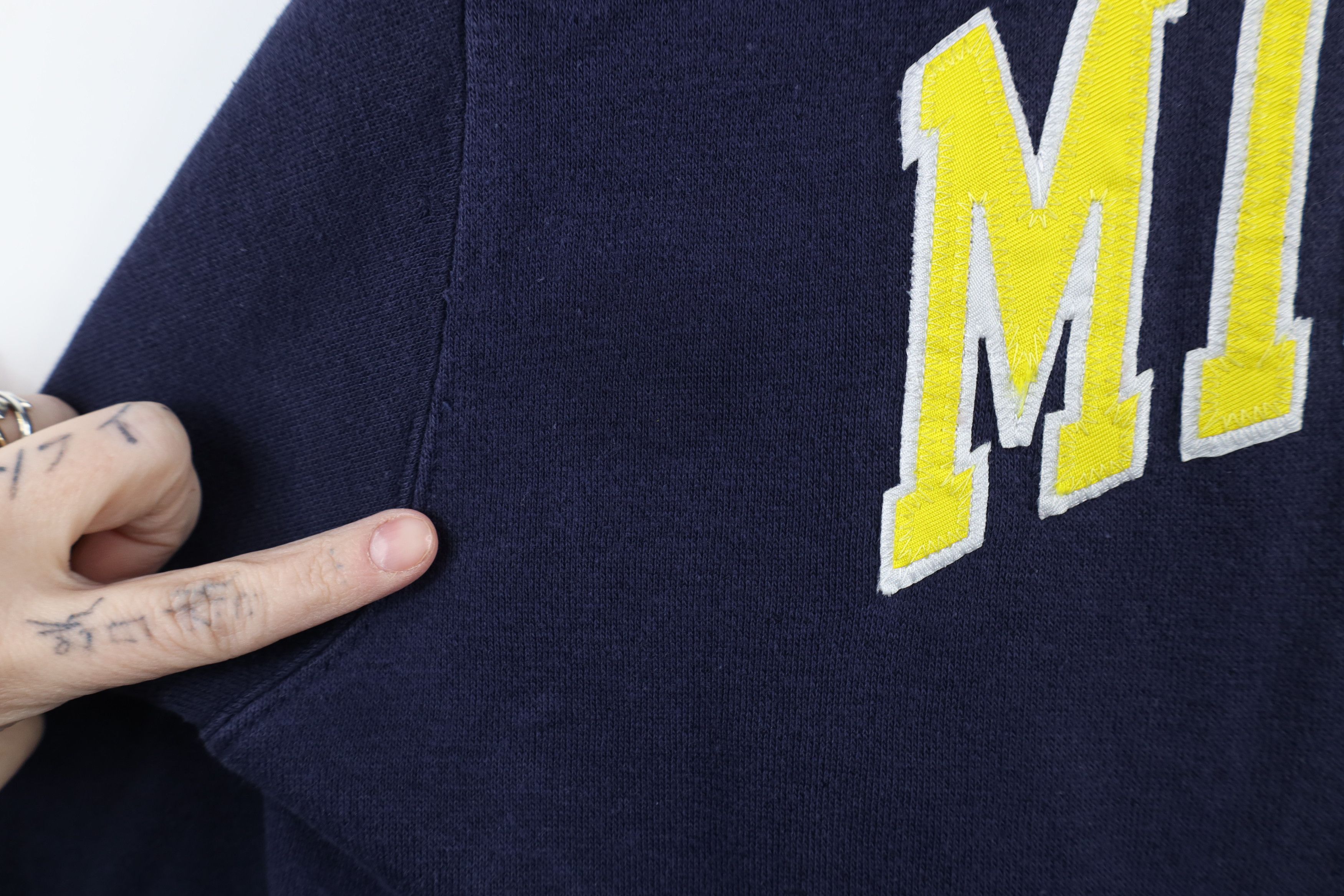 Vintage Vintage 90s Spell University of Michigan Hoodie Sweatshirt Size US L / EU 52-54 / 3 - 9 Thumbnail