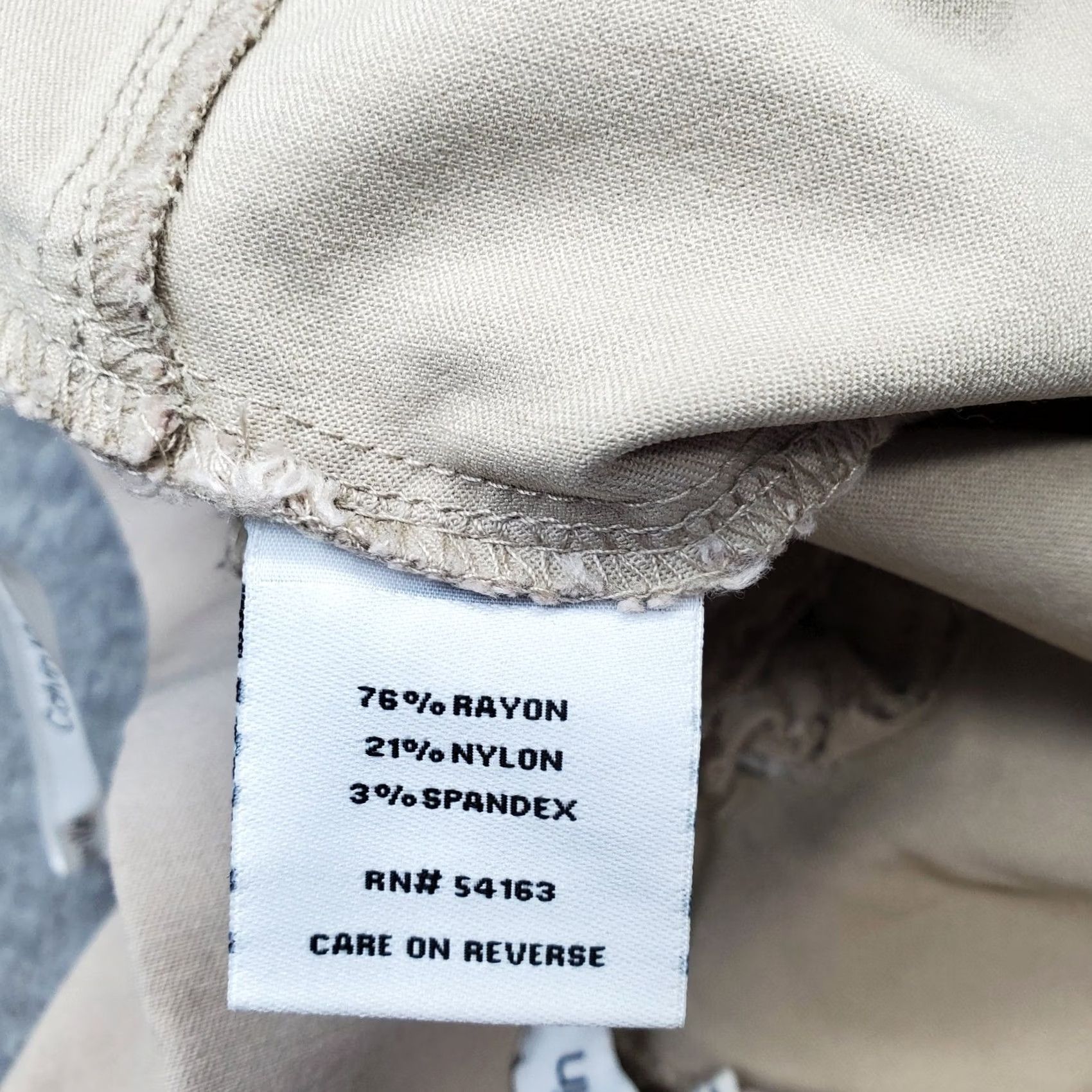 Calvin Klein Calvin Klein Chino Shorts Women M Tan Side Slit Flat Front Comfort Waist Pull On Size 32" / US 10 / IT 46 - 7 Thumbnail