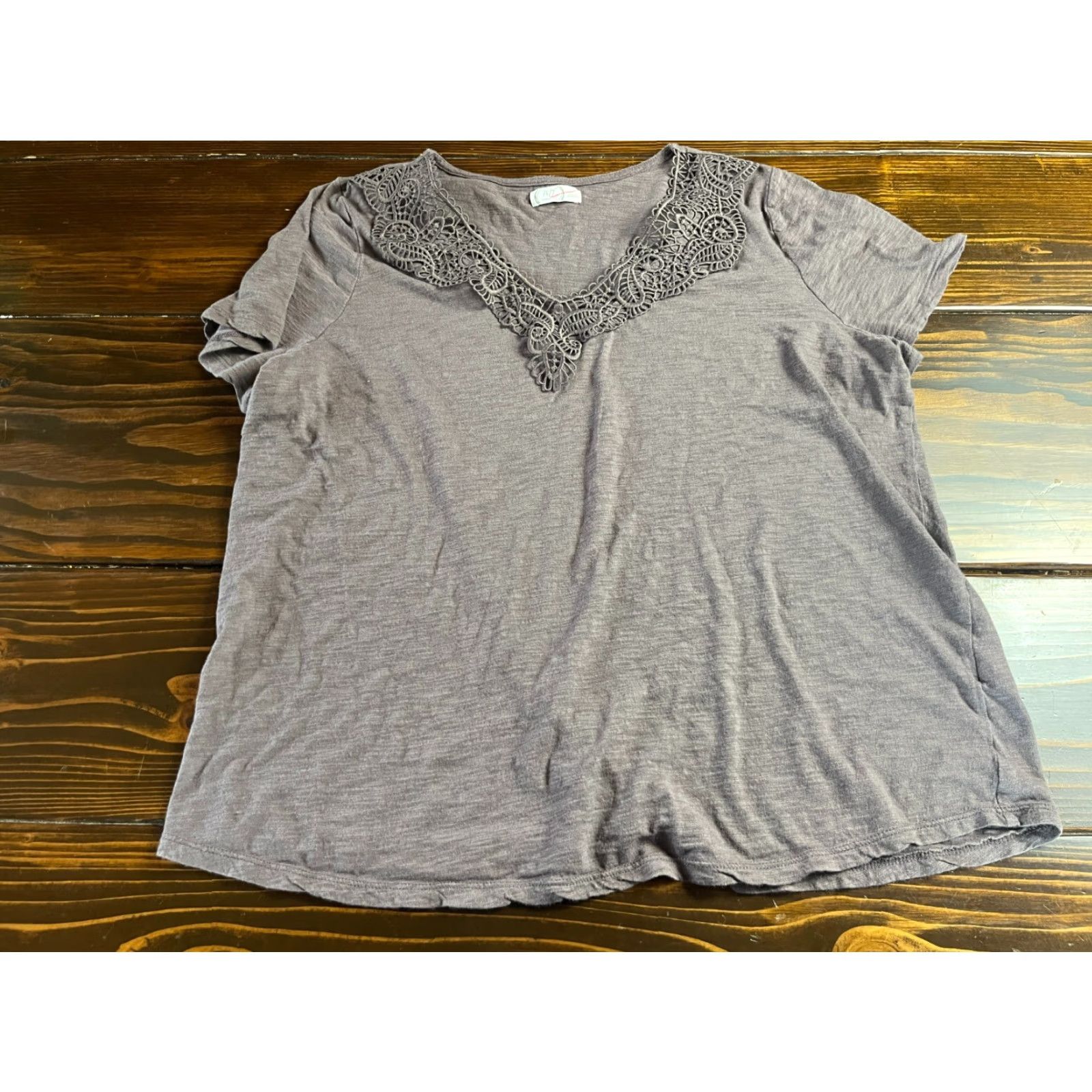 Vintage **Women's Plus Size Maurices 1X Brown Lace V-Neck T-Shirt** User: Women's Plus Size Maurices 1X Brown Lace V-Neck T-Shirt Size XL / US 12-14 / IT 48-50 - 2 Thumbnail