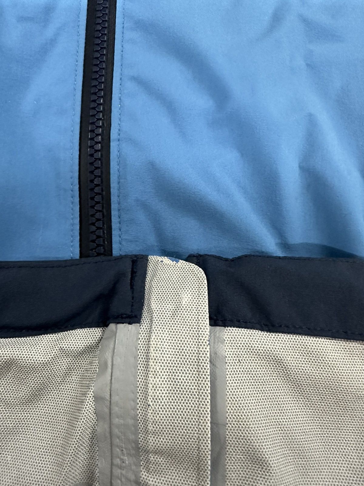 Mountain Hardwear × Vintage Vintage Y2K Mountain Hardwear Blue Zip Up Outdoors Jacket Size US XL / EU 56 / 4 - 9 Thumbnail