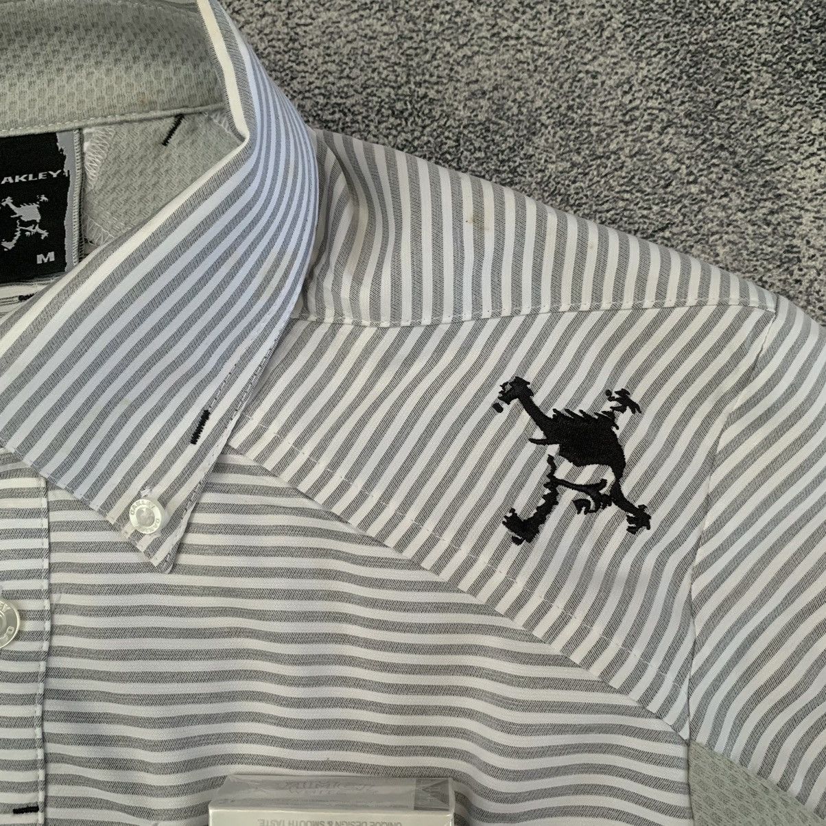 Oakley 🔥OAKLEY STRIPES HIDEN BUTTON SHIRT Size US M / EU 48-50 / 2 - 6 Thumbnail