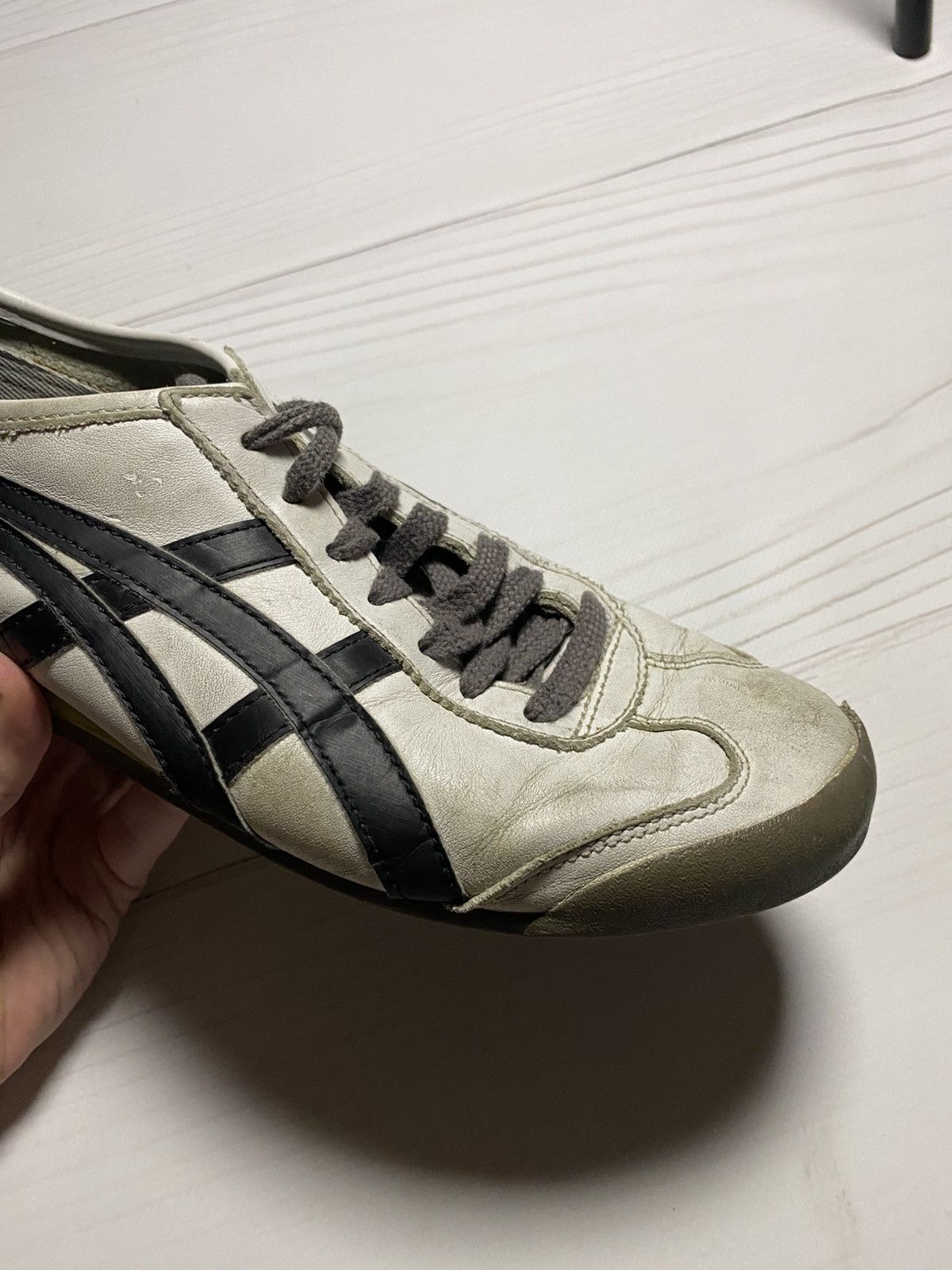 Japanese Brand × Onitsuka Tiger × Vintage Vintage Onitsuka Tiger leather upper worn y2k sneakers Size US 9.5 / EU 42-43 - 21 Thumbnail