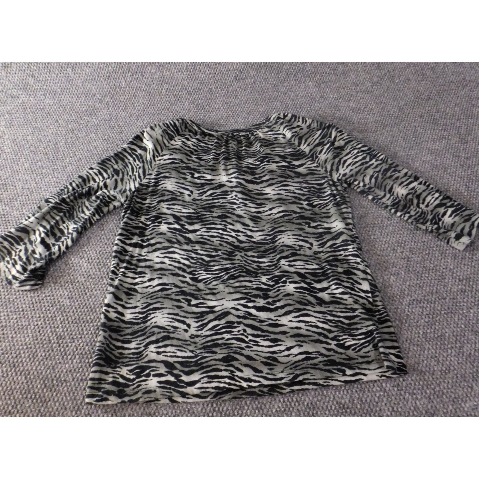 Jones New York Jones New York top Womens L Green pullover animal print Crew Neck Casual Blouse Basic Stretch Long Sleeve Cotton Modal Rayon vintage: No Size L / US 10 / IT 46 - 7 Thumbnail