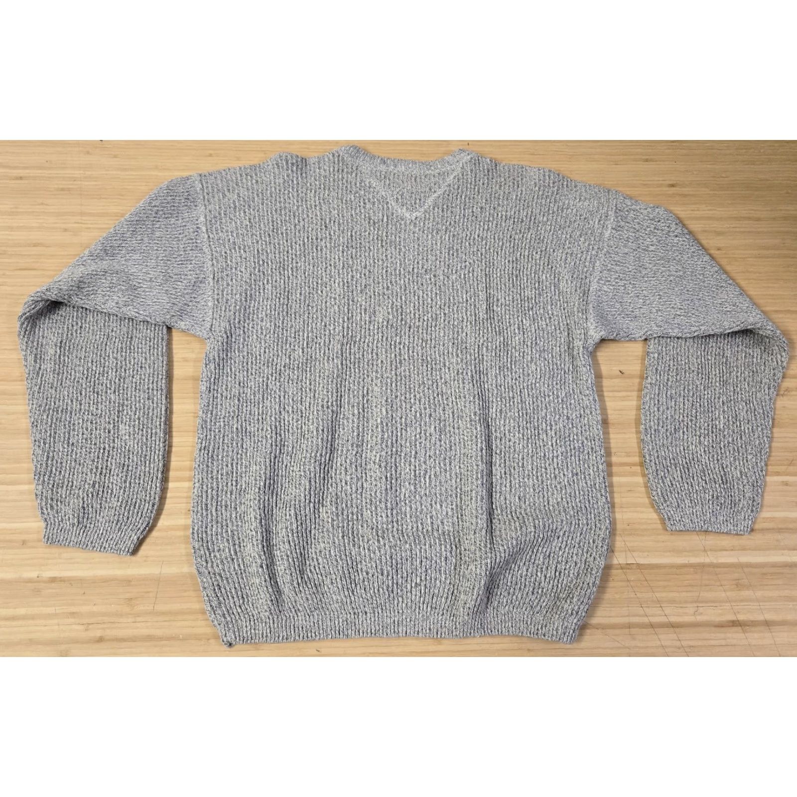 Tommy Hilfiger VINTAGE Tommy Hilfiger Sweater Mens Medium Gray V Neck Ribbed Marled Knit Crest Logo Size US M / EU 48-50 / 2 - 6 Thumbnail
