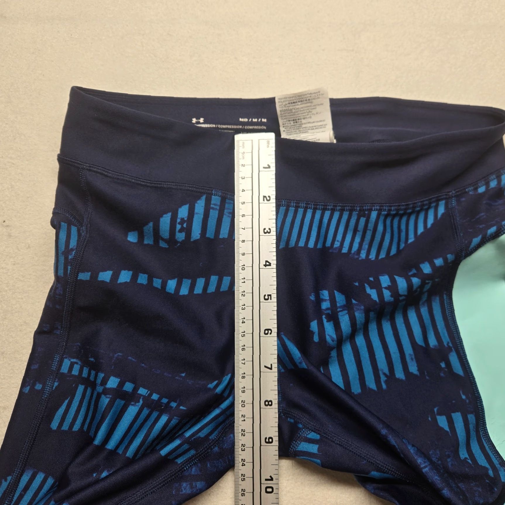 Under Armour Under Armour Leggings Cropped Yoga Pants Size Medium Multicolor Compression Womens Size 32" / US 10 / IT 46 - 4 Thumbnail