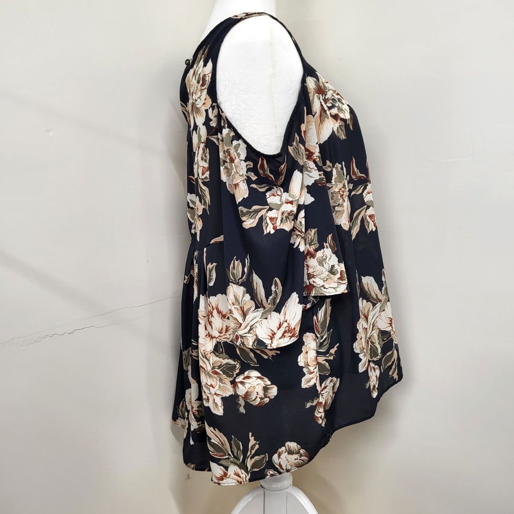 Vintage Moa Moa Women 2X Black Floral Cold Shoulder Semi Sheer Keyhole Back Elegant Blouse Shirt (2XL, Regular) Size XXL / US 16-18 / IT 52-54 - 6 Thumbnail