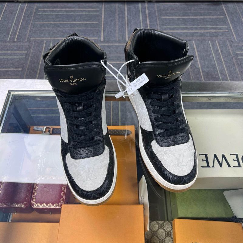 Louis Vuitton Louis Vuitton Rivoli Black and White Sneakers - Size US 8 / EU 41 - 2 Thumbnail