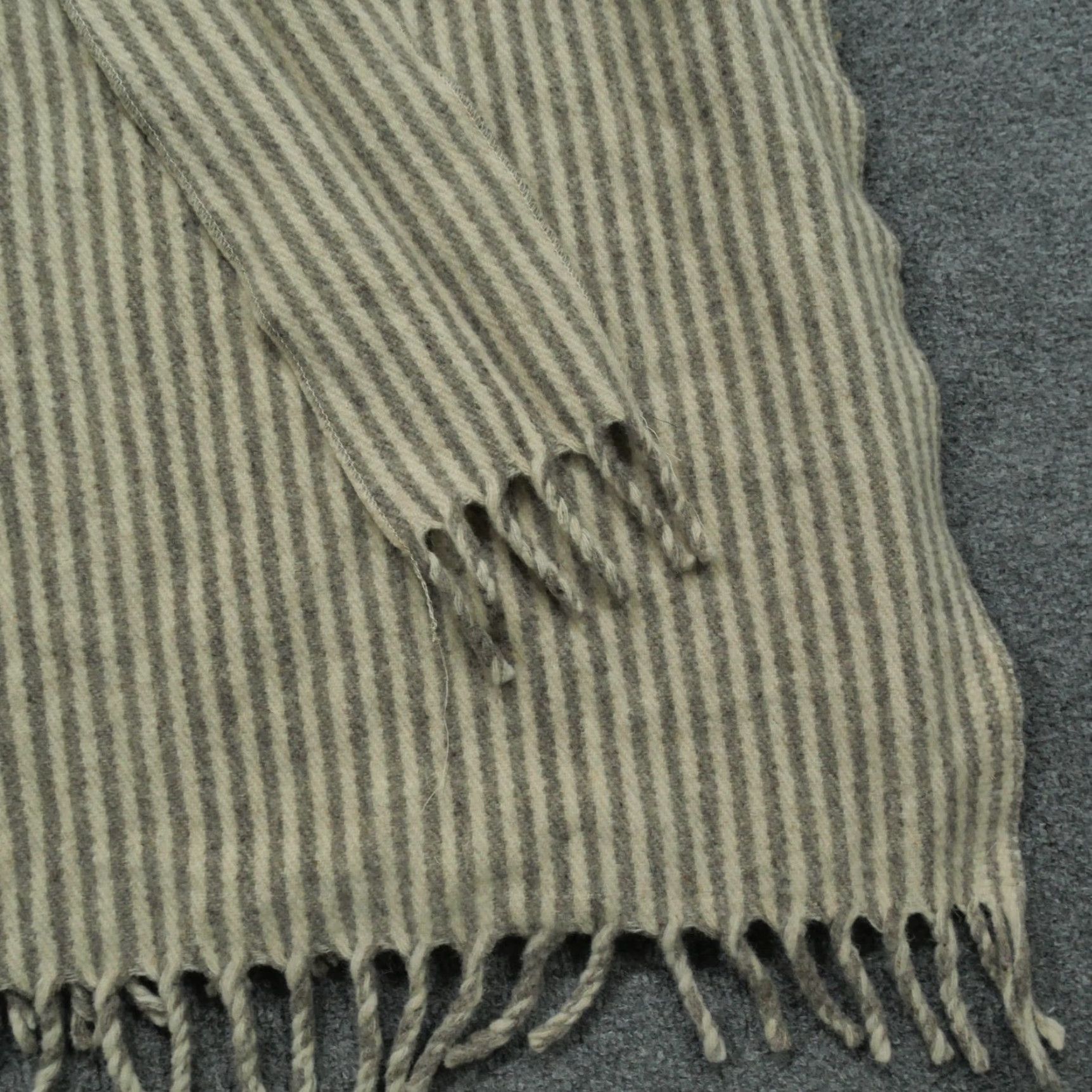 Vintage Artesanias Poncho Womens Adult Grey Tan Built In Scarf Wool Made In Mexico FR Size ONE SIZE - 4 Thumbnail