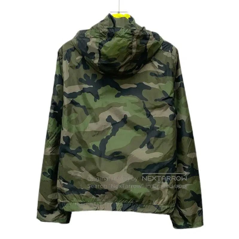 Valentino Valentino Camouflage Hooded Jacket for Men . Size US XS / EU 42 / 0 - 4 Thumbnail