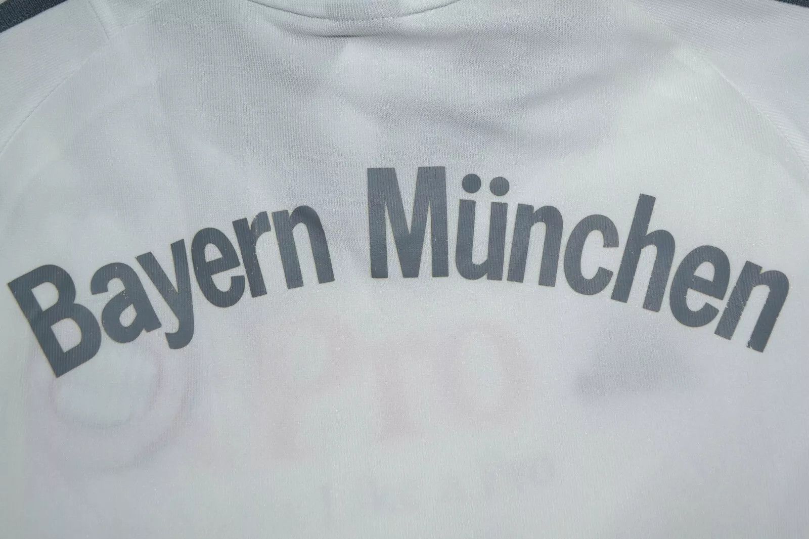 Adidas BAYERN MUNCHEN 2002/2003 HOME FOOTBALL SHIRT ADIDAS SIZE S Size US S / EU 44-46 / 1 - 5 Thumbnail