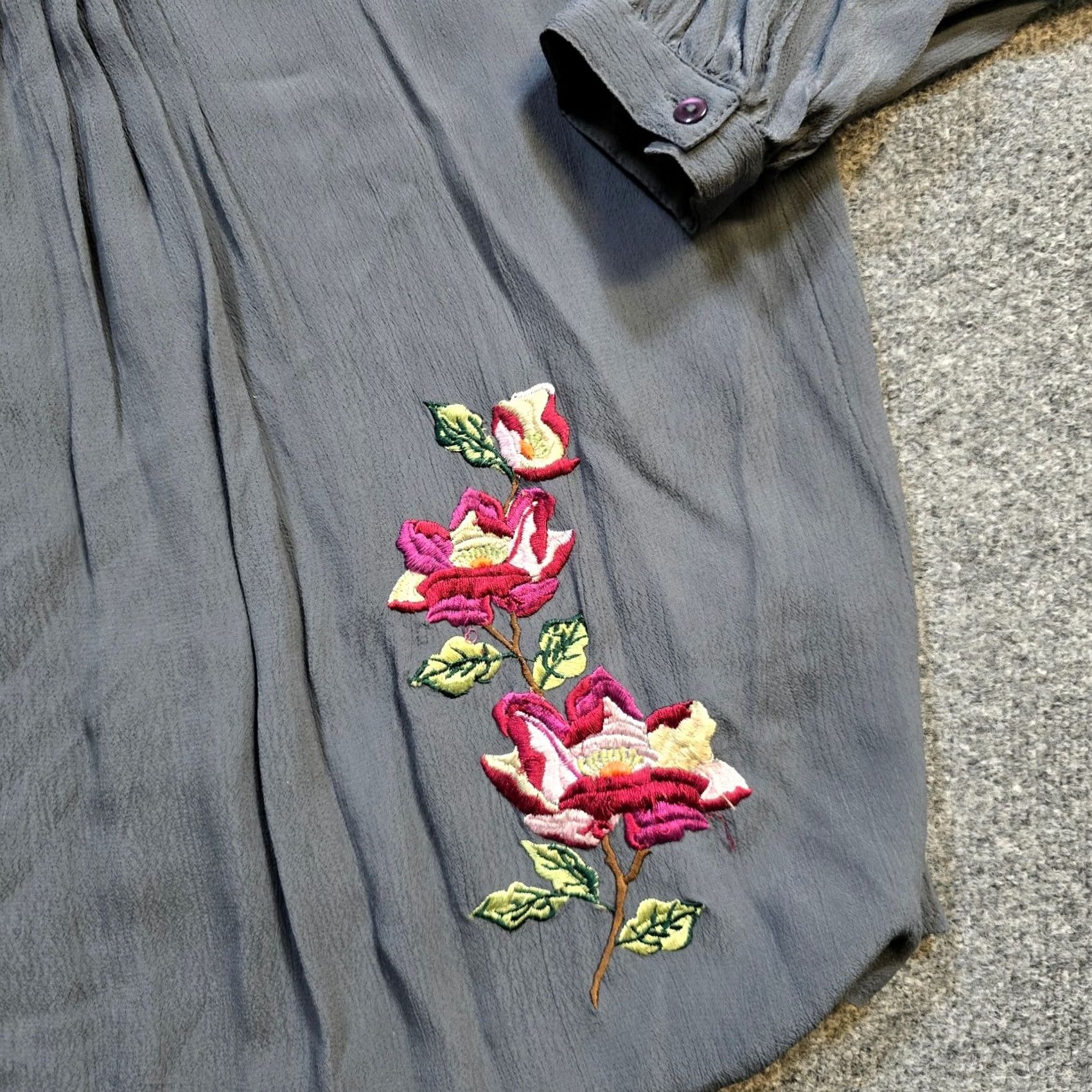 Soft Surroundings Soft Surroundings Top Womens Medium Gray Floral Embroidery Pleated Casual Boho Shirt Size M / US 6-8 / IT 42-44 - 6 Thumbnail
