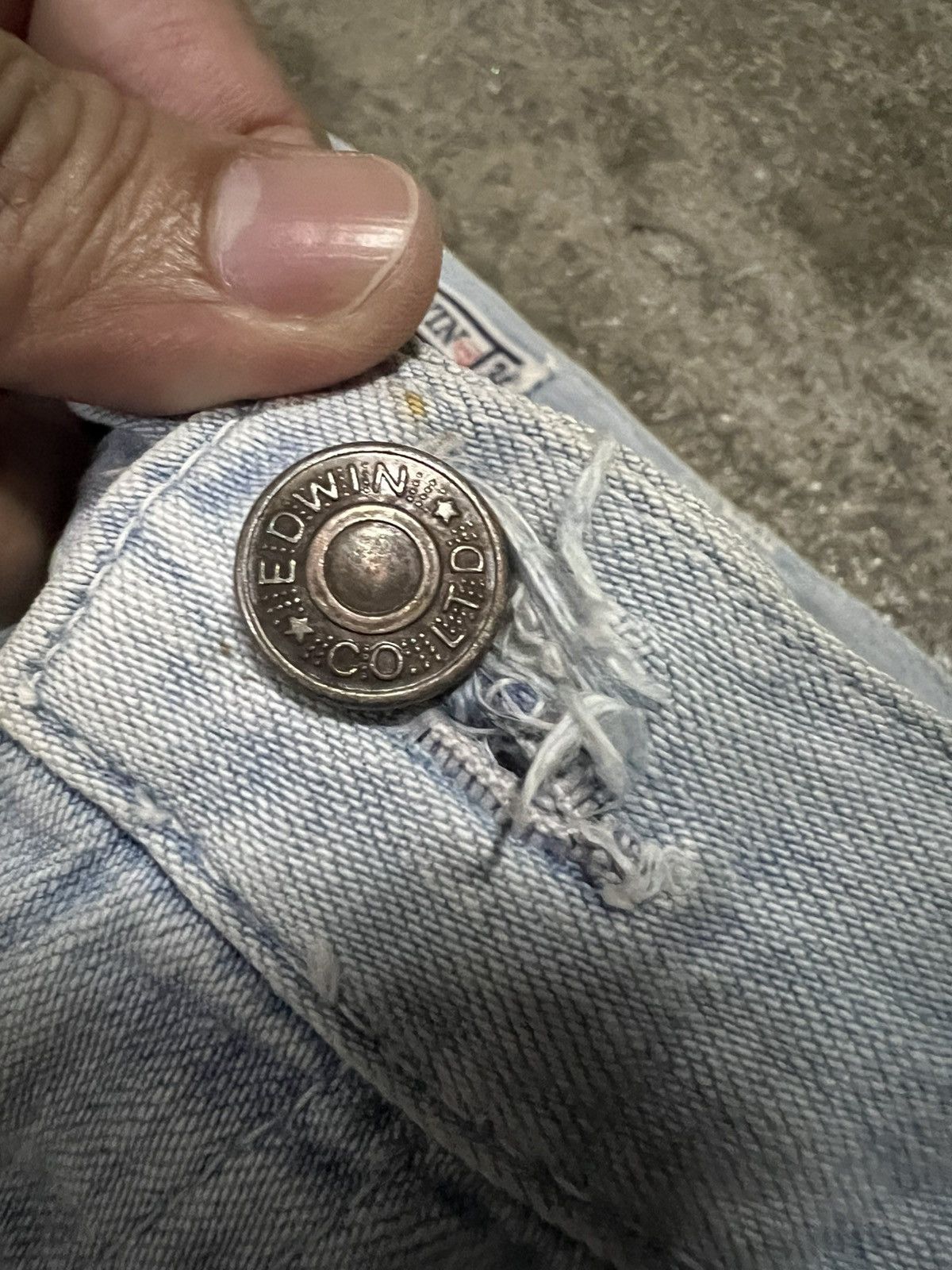 Edwin 💥Baggy💥Vintage 80’s Edwin Light Wash Distress Jean Size US 32 / EU 48 - 11 Thumbnail