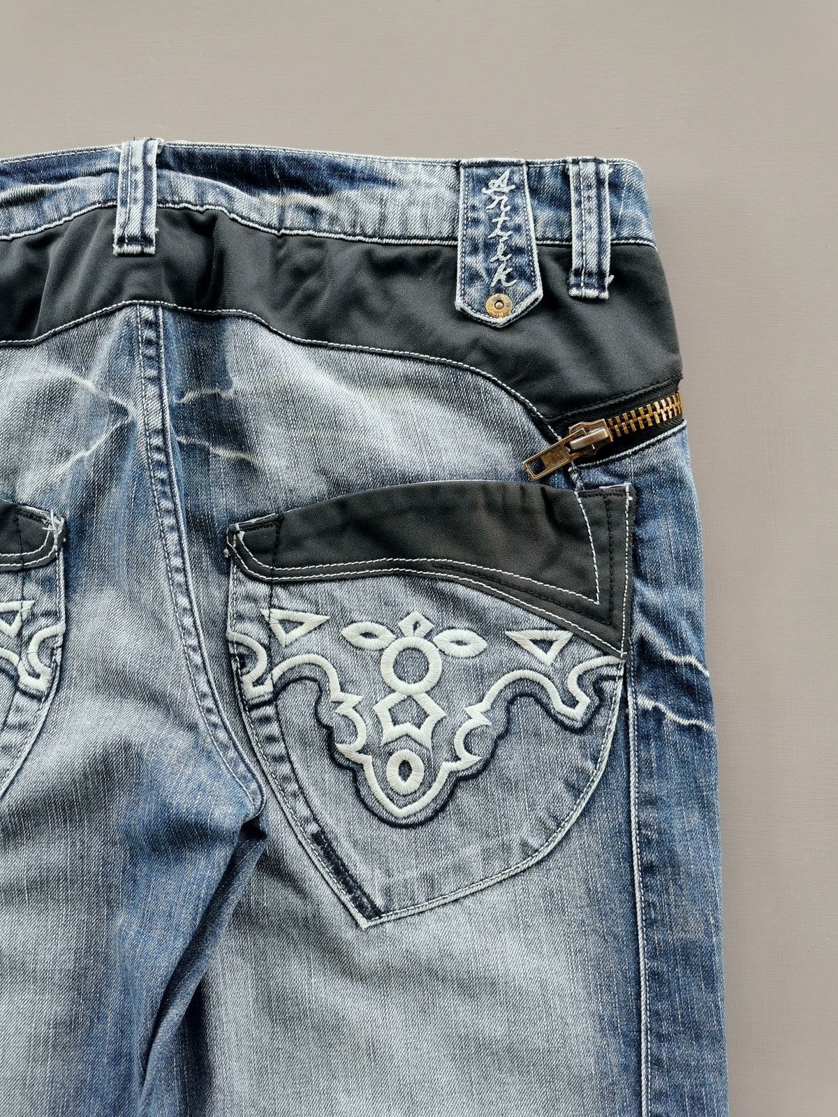 Antik Denim Antik Denim Tribal Floral Zipper Side Jeans Size US 35 - 3 Thumbnail