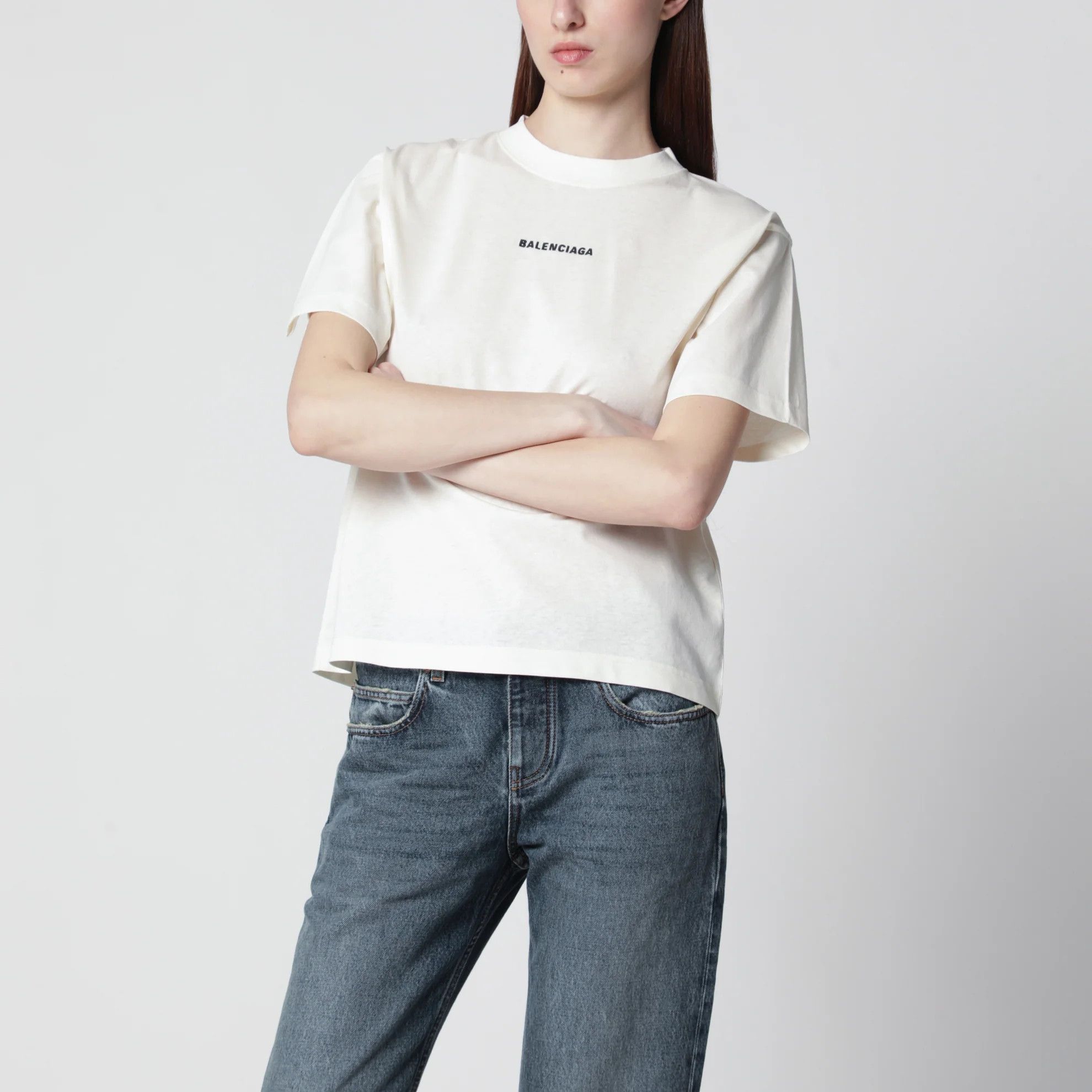 Balenciaga o1d2blof0426 Balenciaga Back Medium Fit T-Shirt in Cream Size XS / US 0-2 / IT 36-38 - 1 Thumbnail